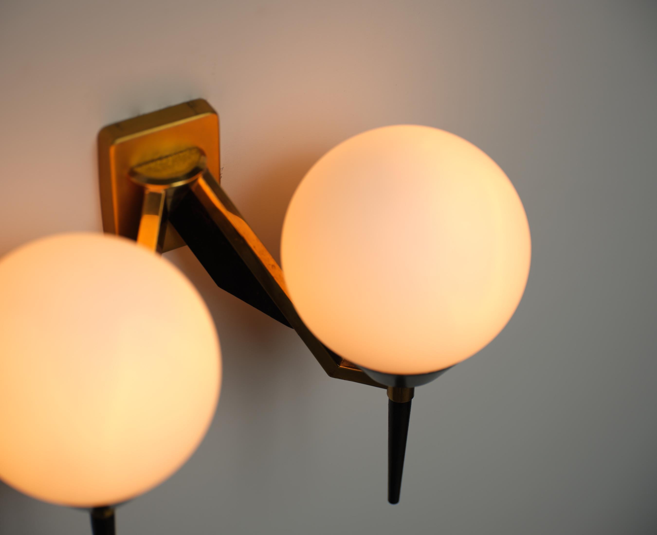 Mid-Century Modern Italian Wall Sconces by Stilnovo In Good Condition For Sale In Rome, IT