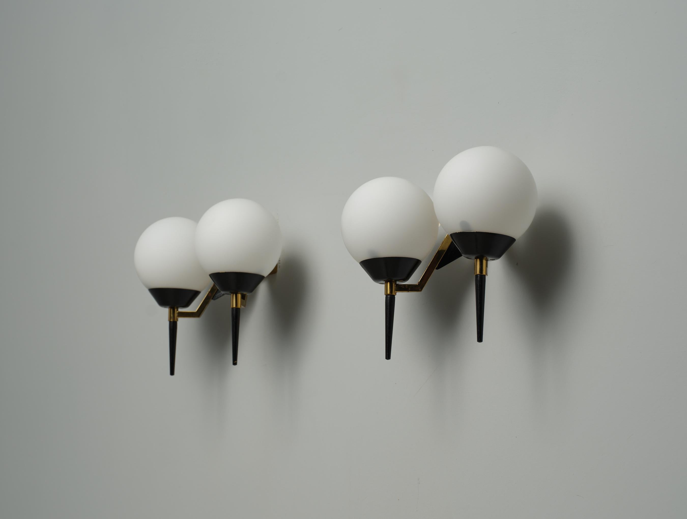 Mid-Century Modern Italian Wall Sconces by Stilnovo For Sale 1
