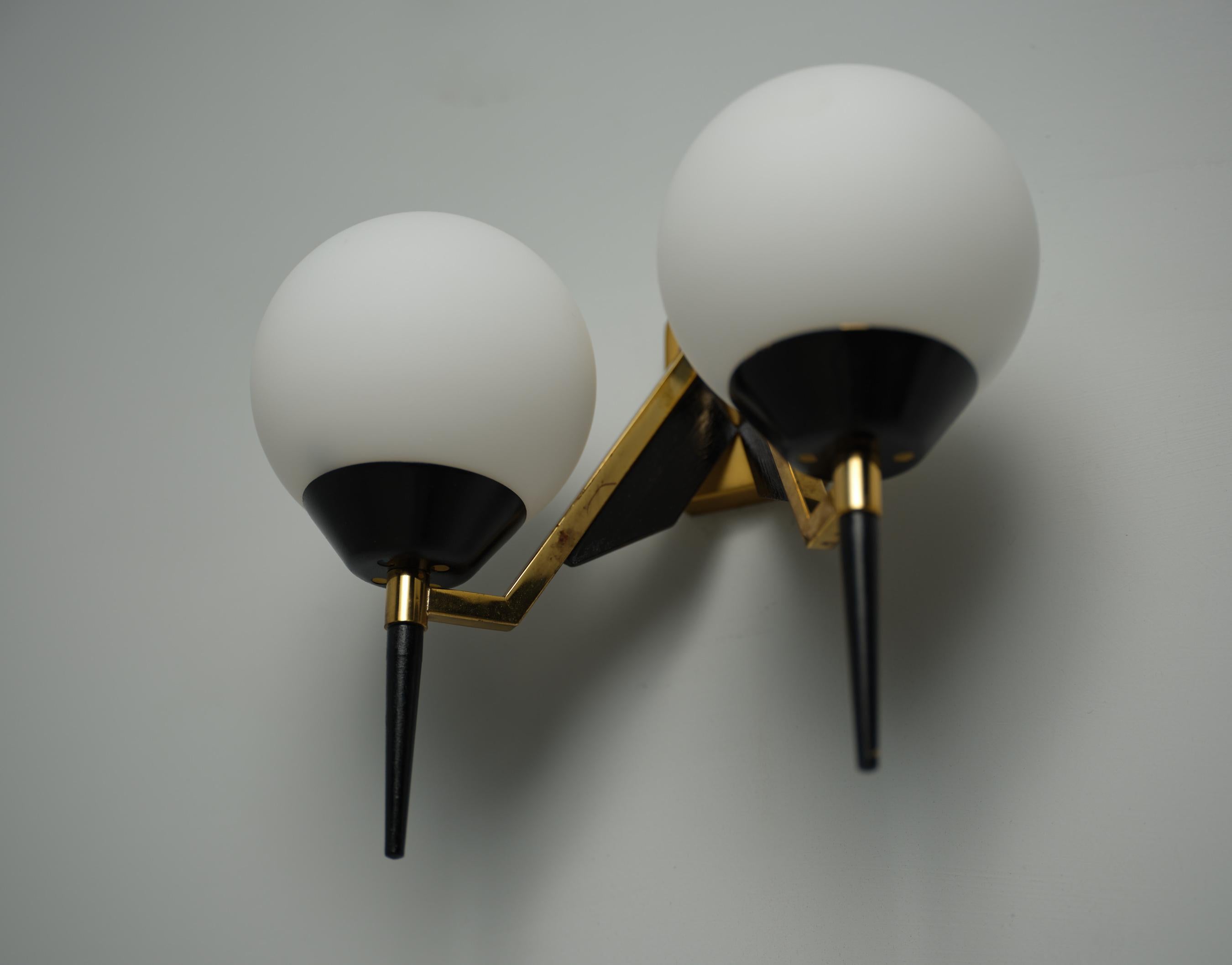 Mid-Century Modern Italian Wall Sconces by Stilnovo For Sale 3