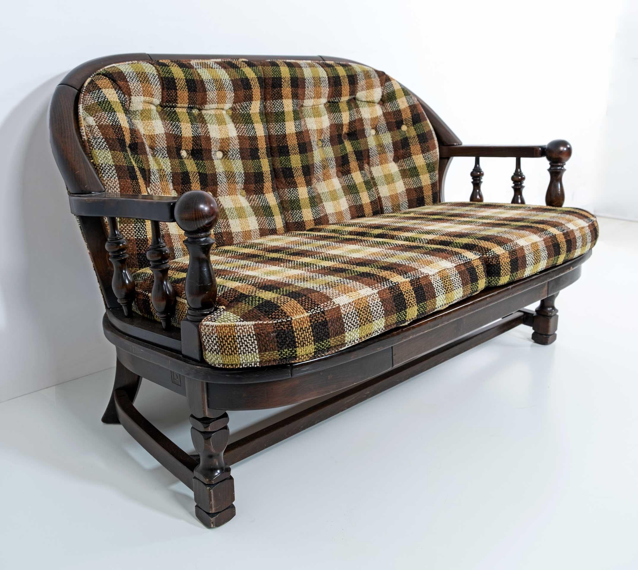 Country style sofa in Scottish fabric, Italian production Industria Della Poltrona Pizzetti Roma. In good condition, as shown in the photos.