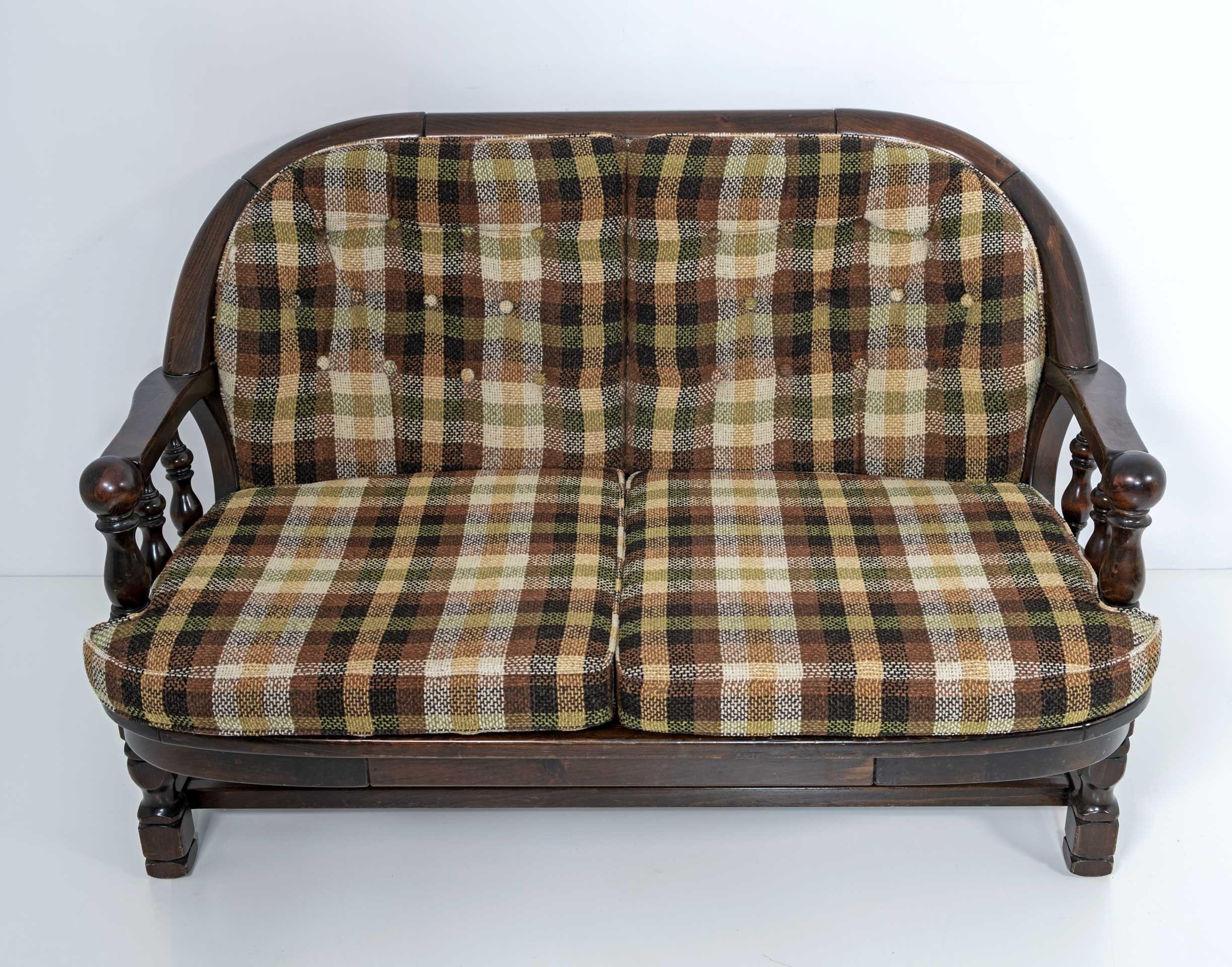 Late 20th Century Mid-Century Modern Italian Walnut and Fabric Country Sofa by Pizzetti Roma, 70s For Sale