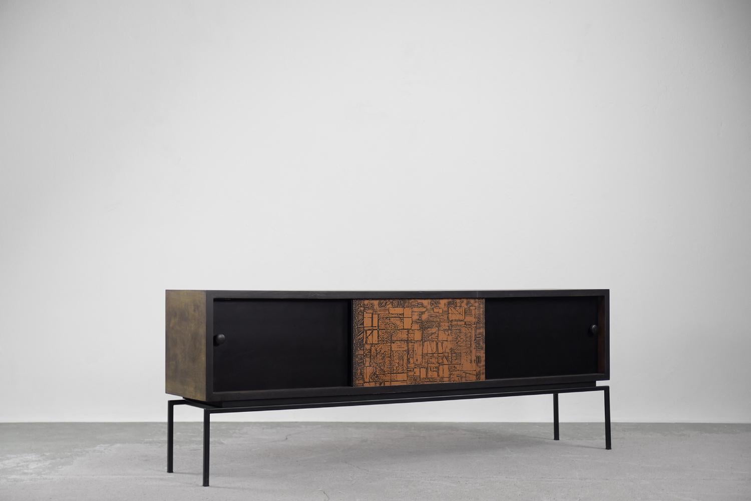 Vintage Midcentury Modern Italian Walnut Wood Sideboard with Copper Front, 1970s 4