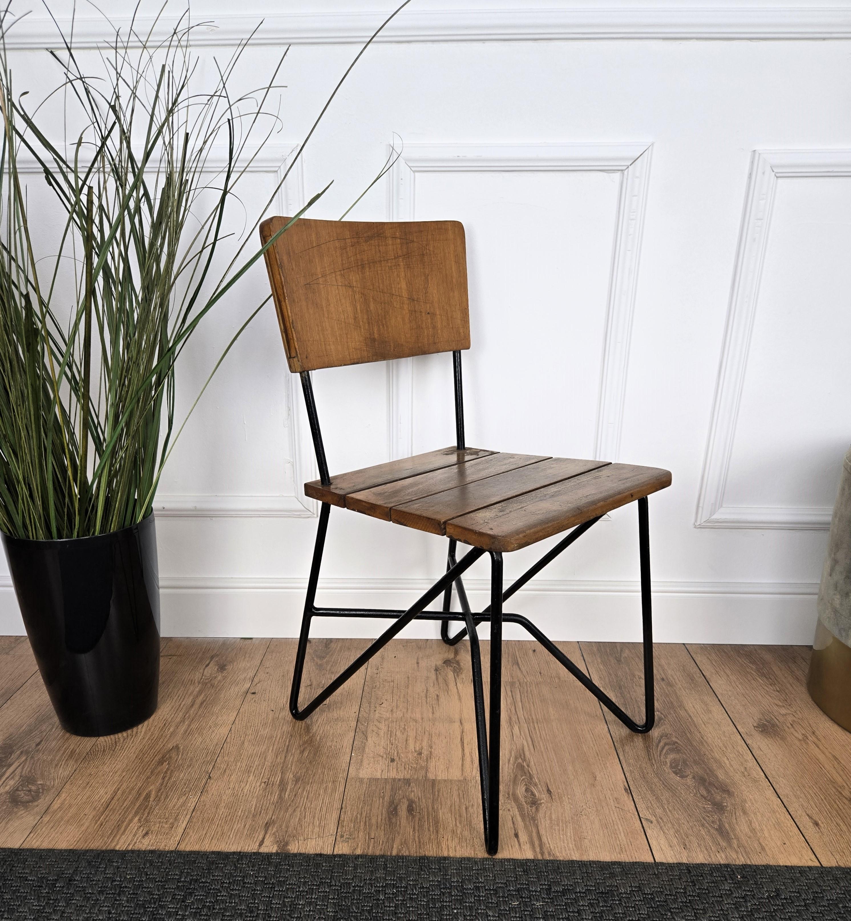 Very elegant and classic Mid-Century Modern Italian walnut wood chair. This chair will bring a touch of MCM craftsmanship refinement to any living room, bedroom or office room. The unique and typical design, with the typical metal structure, side