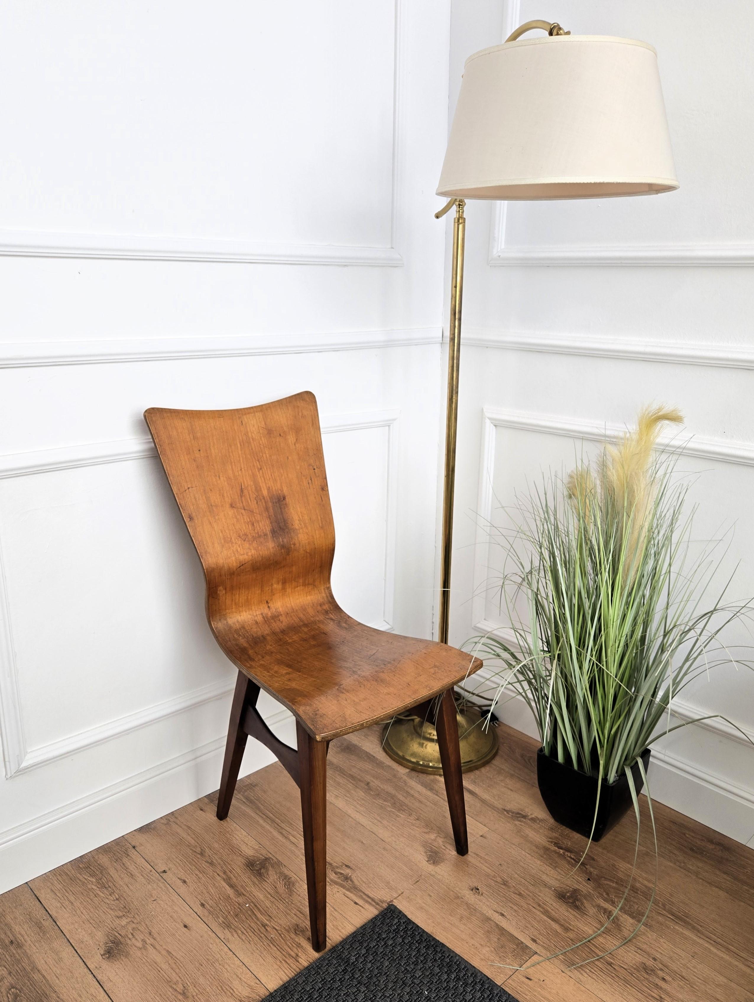 Mid-Century Modern Italian Walnut Wood Side Lounge Chair In Good Condition For Sale In Carimate, Como