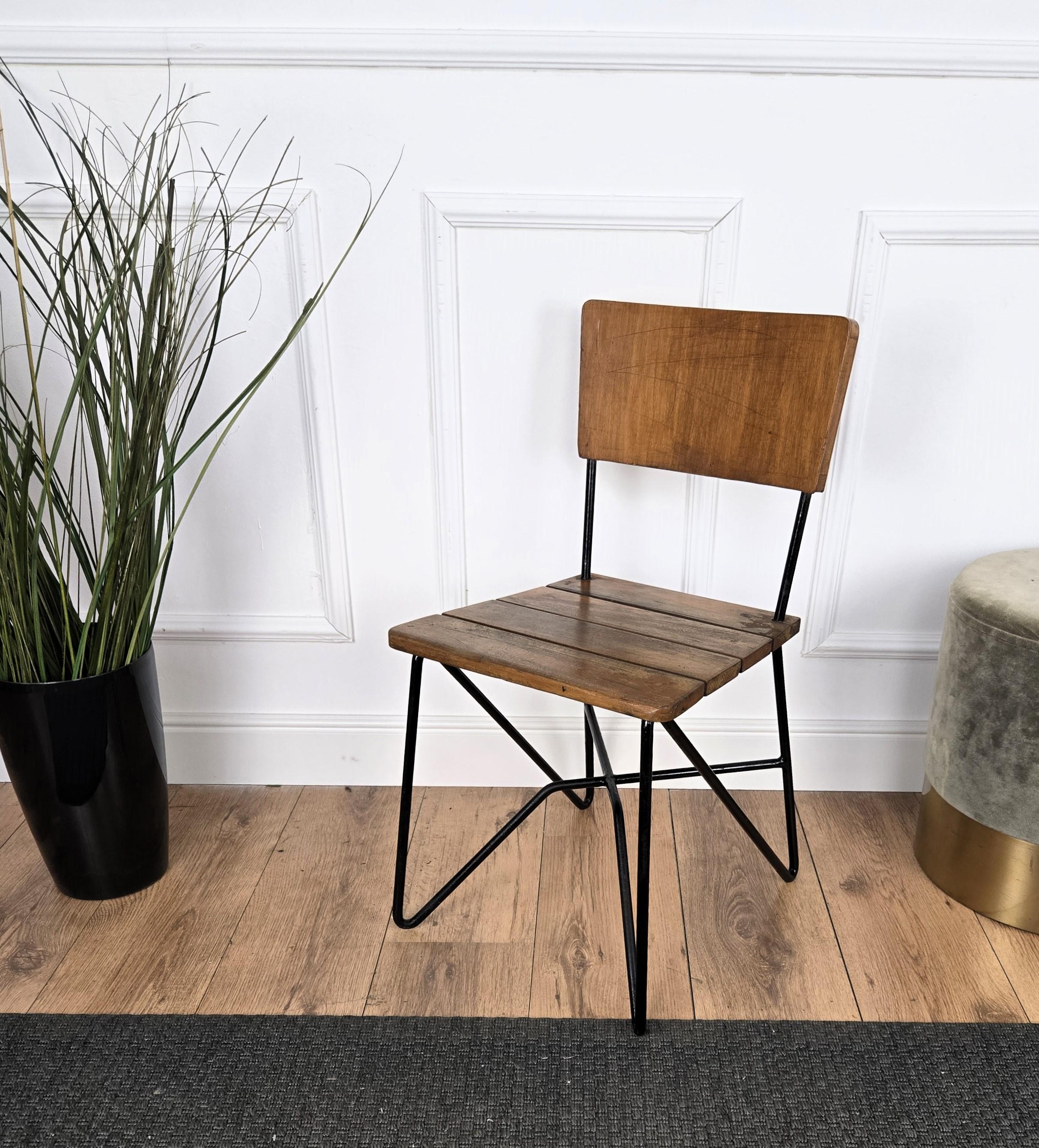 Mid-Century Modern Italian Walnut Wood Side Lounge Chair In Good Condition For Sale In Carimate, Como