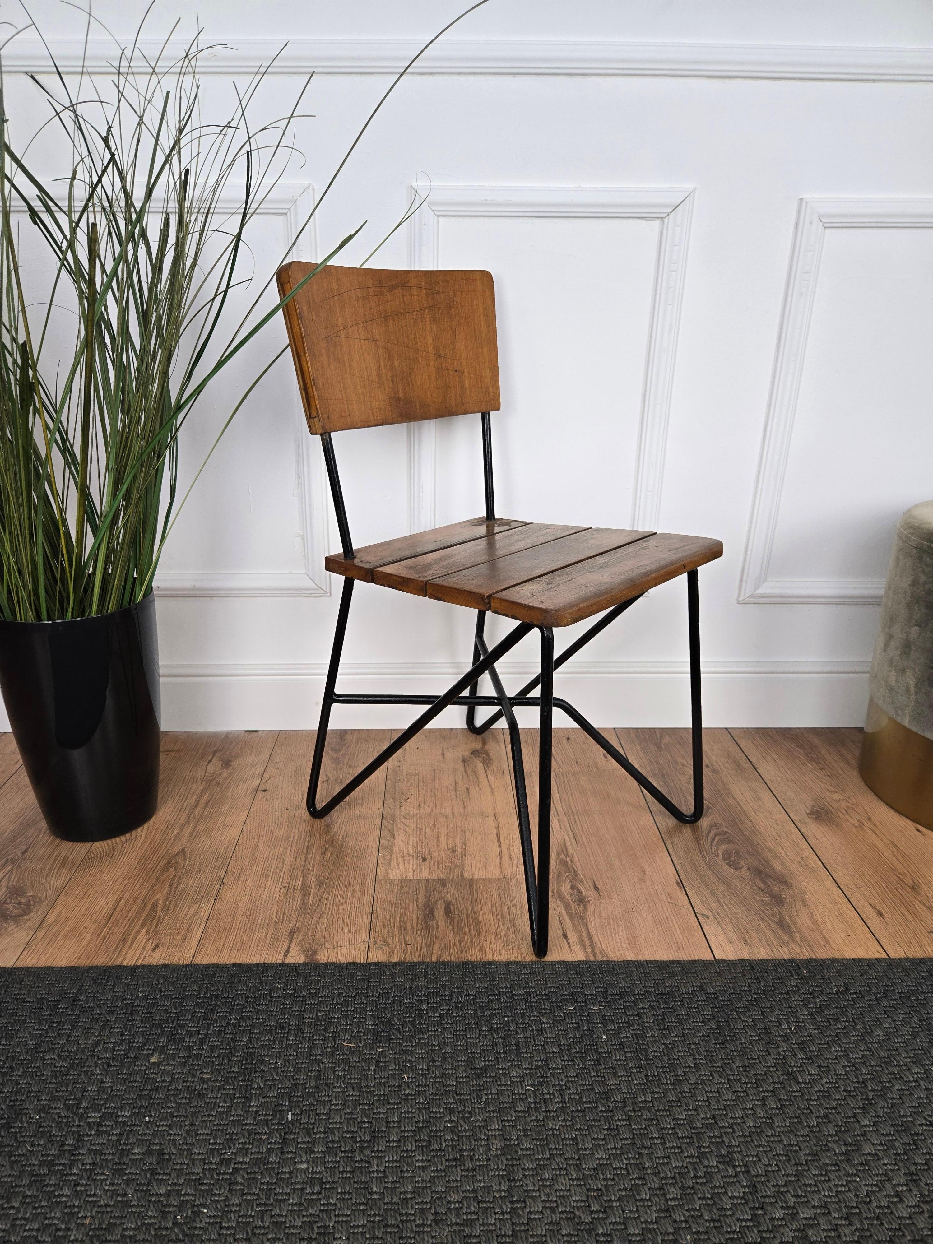 Mid-Century Modern Italian Walnut Wood Side Lounge Chair For Sale 3