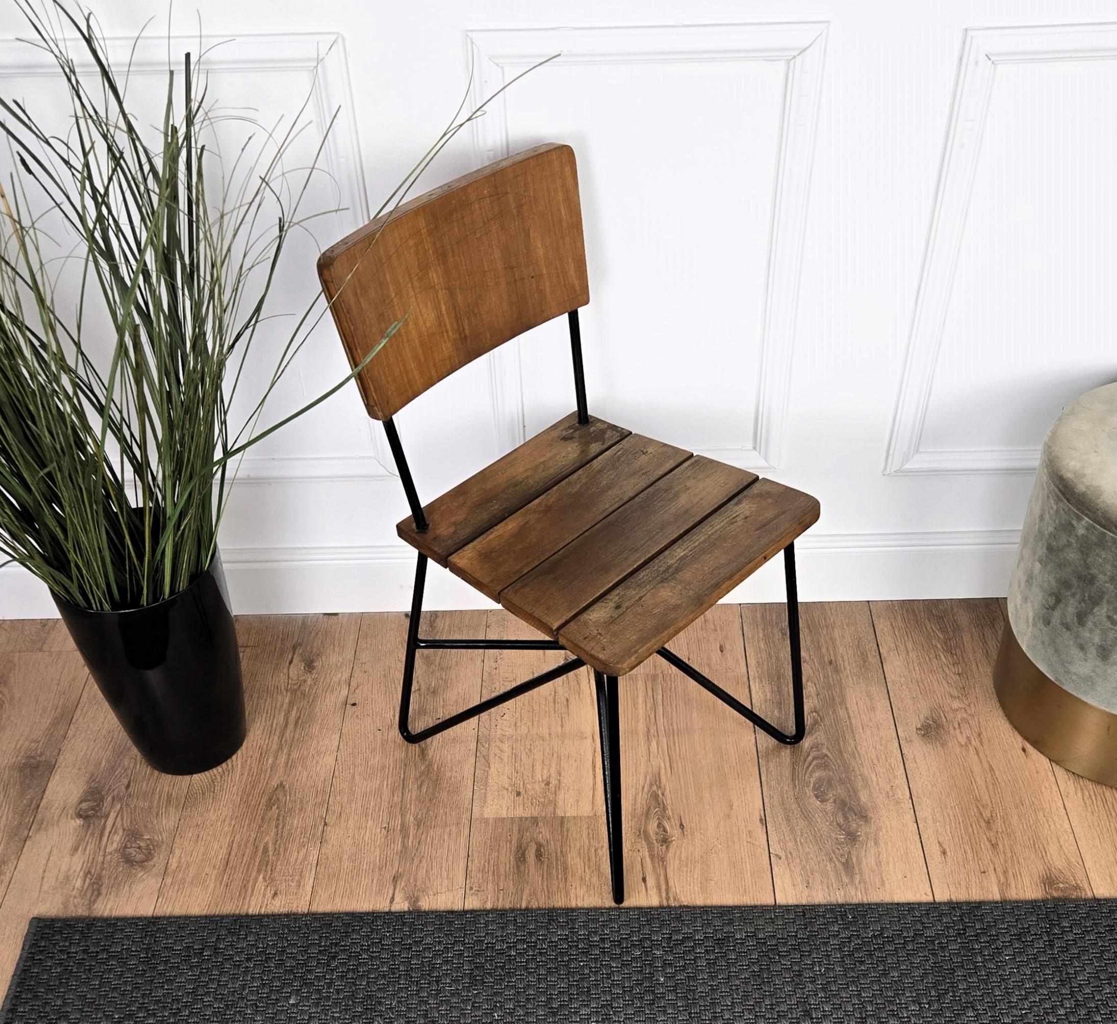 Mid-Century Modern Italian Walnut Wood Side Lounge Chair For Sale 4
