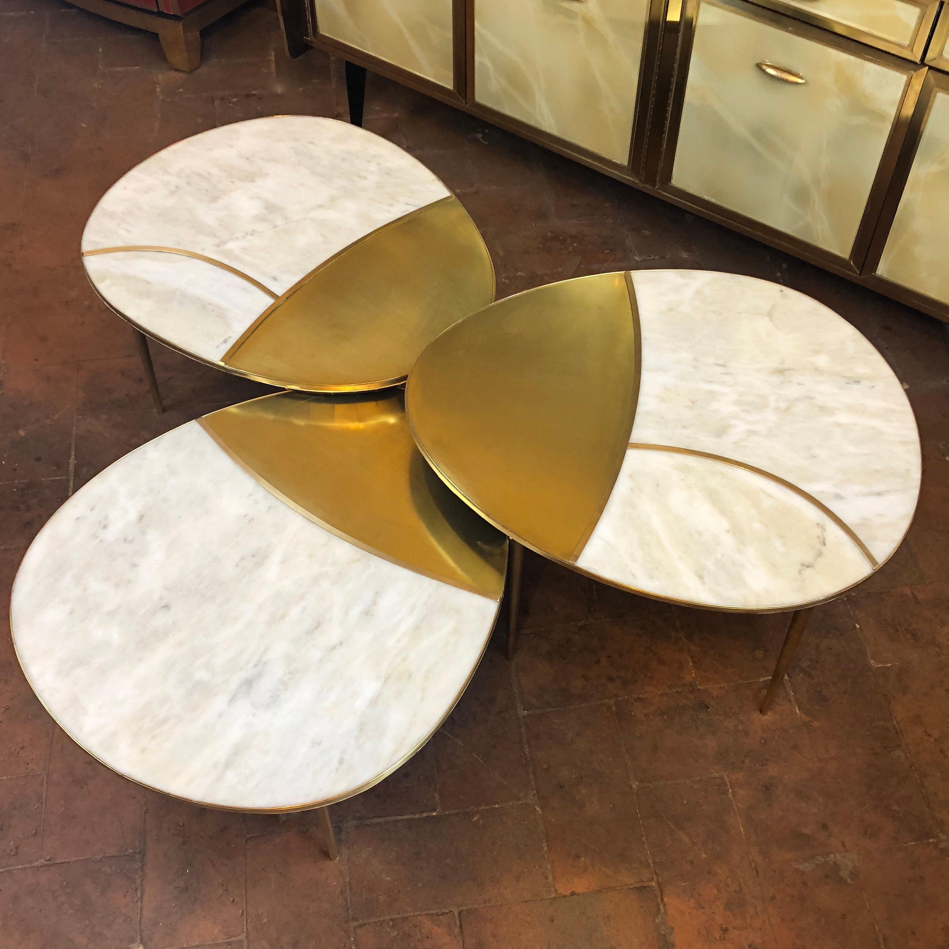 The tables can be displayed in several manners. They can either be separated or one underneath the other.
Three different sizes:
76 x 64 x 44 H cm.
76 x 64 x 40 H cm.
75 x 64 x 34 H cm.