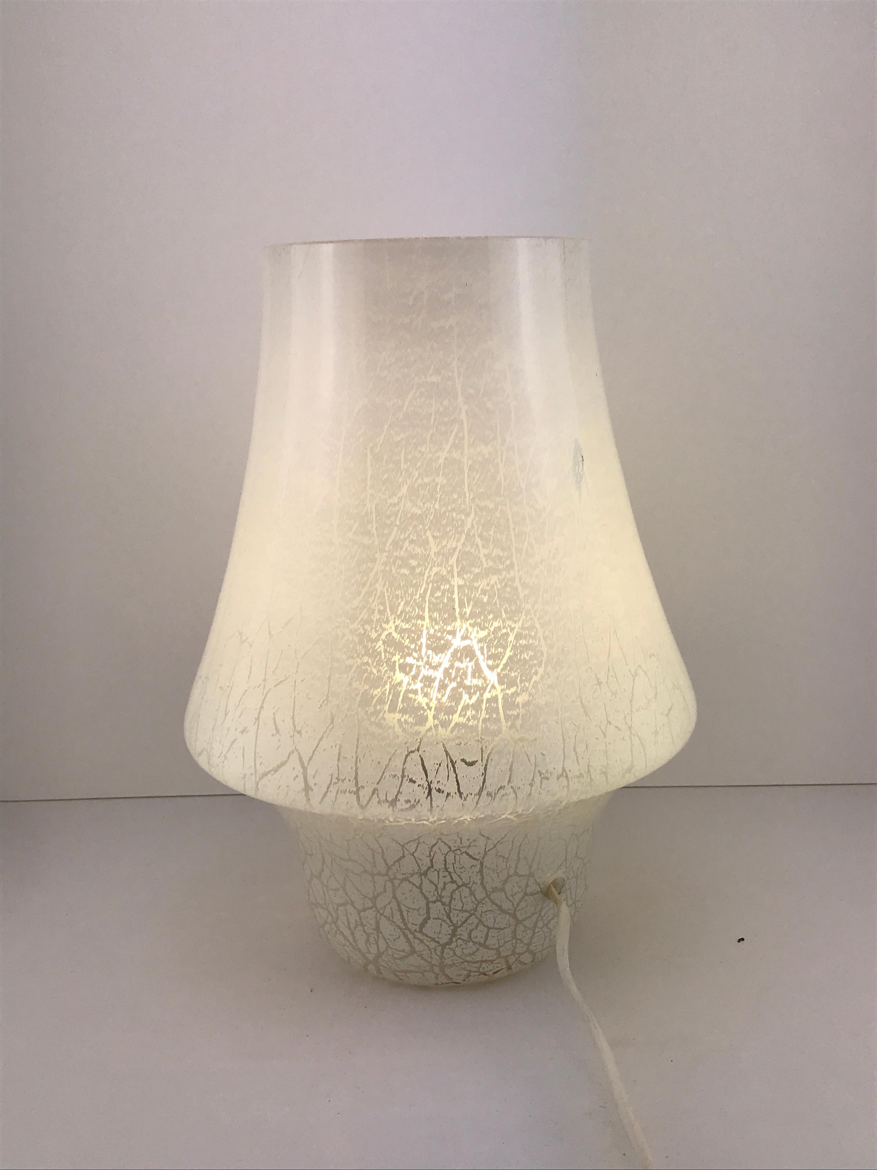Mid-Century Modern Italian White Murano Glass Mushroom Table Lamp, 1960s For Sale 2