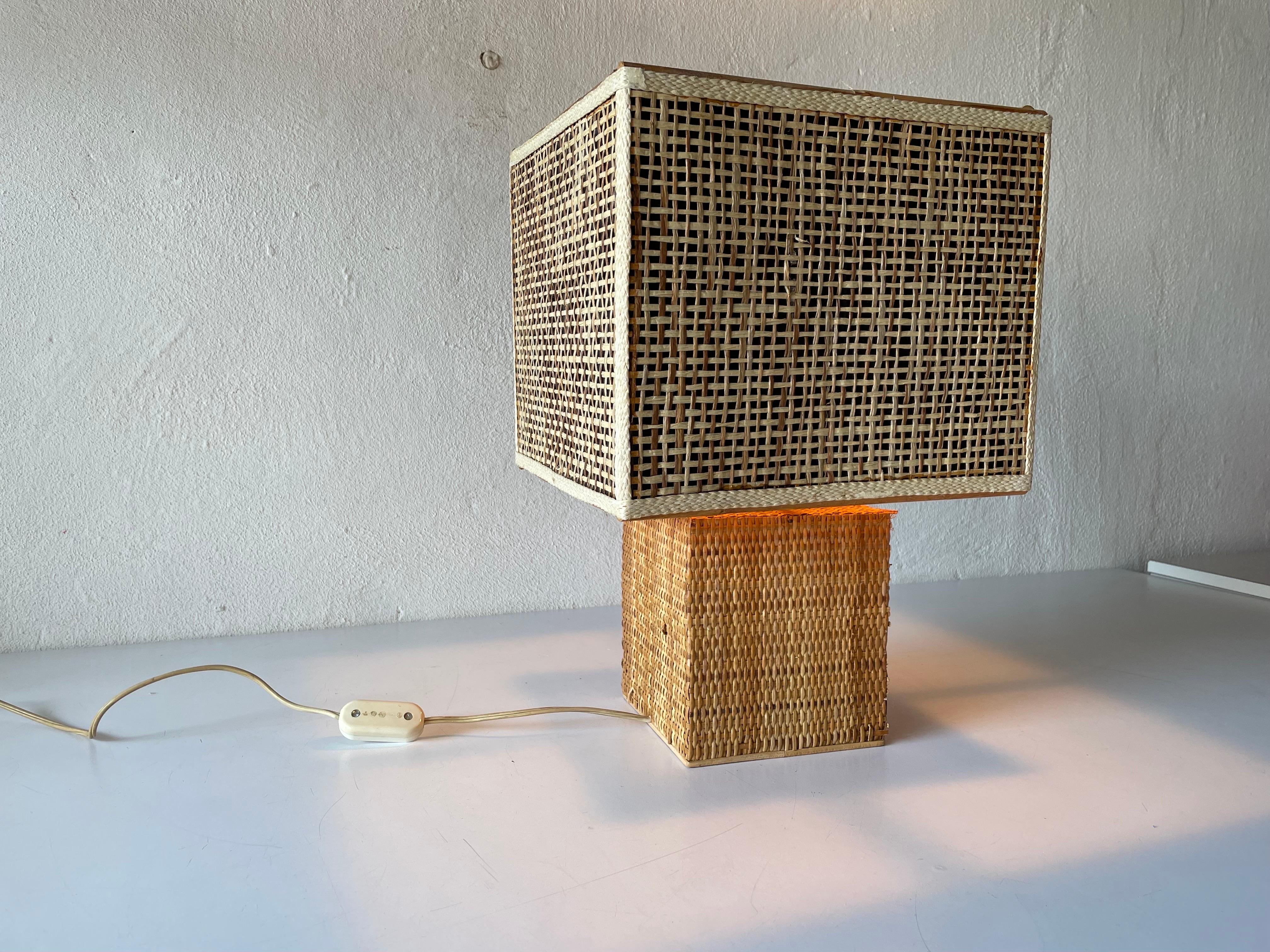 Mid-Century Modern Italian Wicker Table Lamp, 1960s, Italy For Sale 7