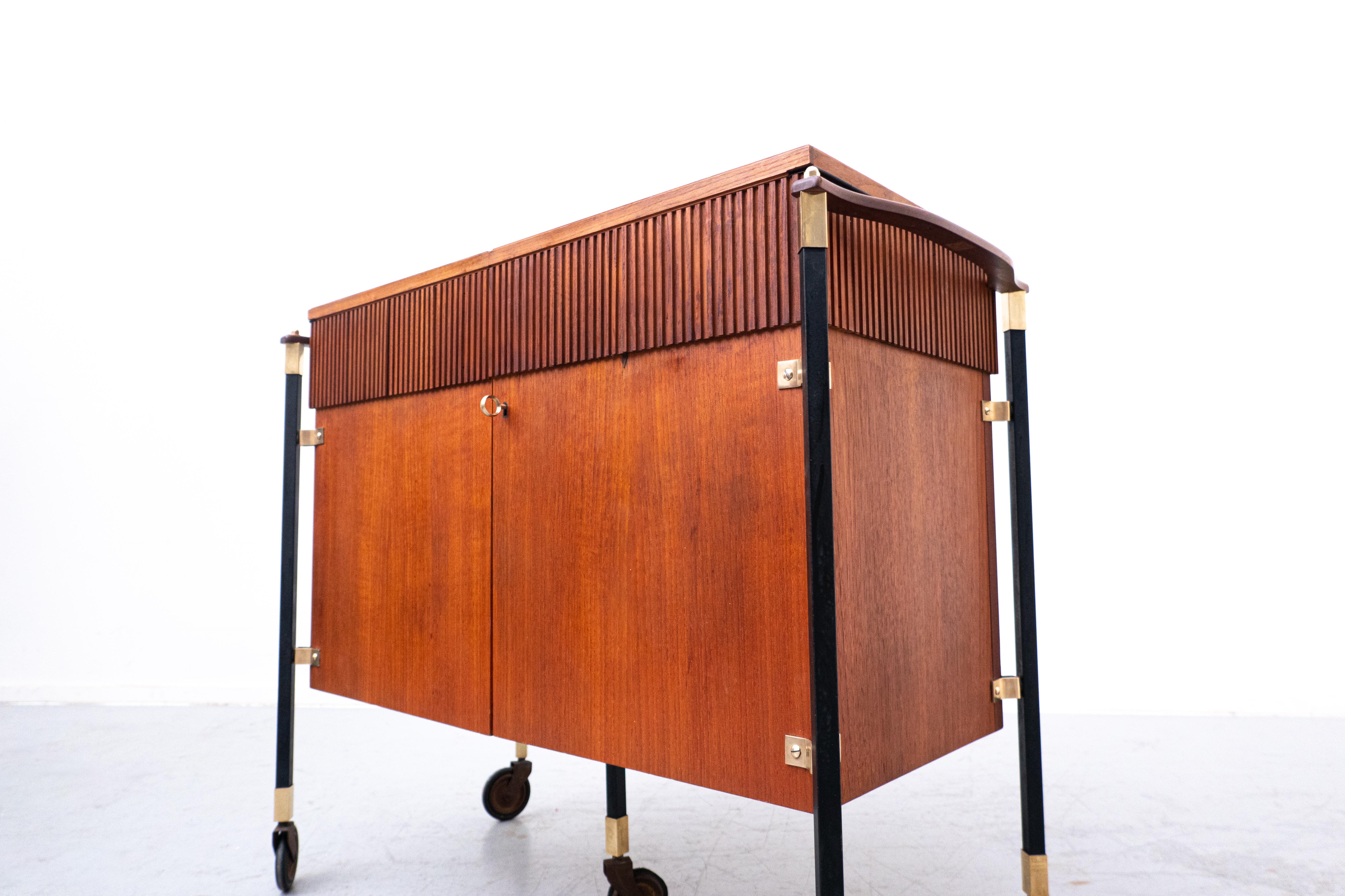 Mid-Century Modern Italian Wooden Bar, 1960s In Good Condition In Brussels, BE