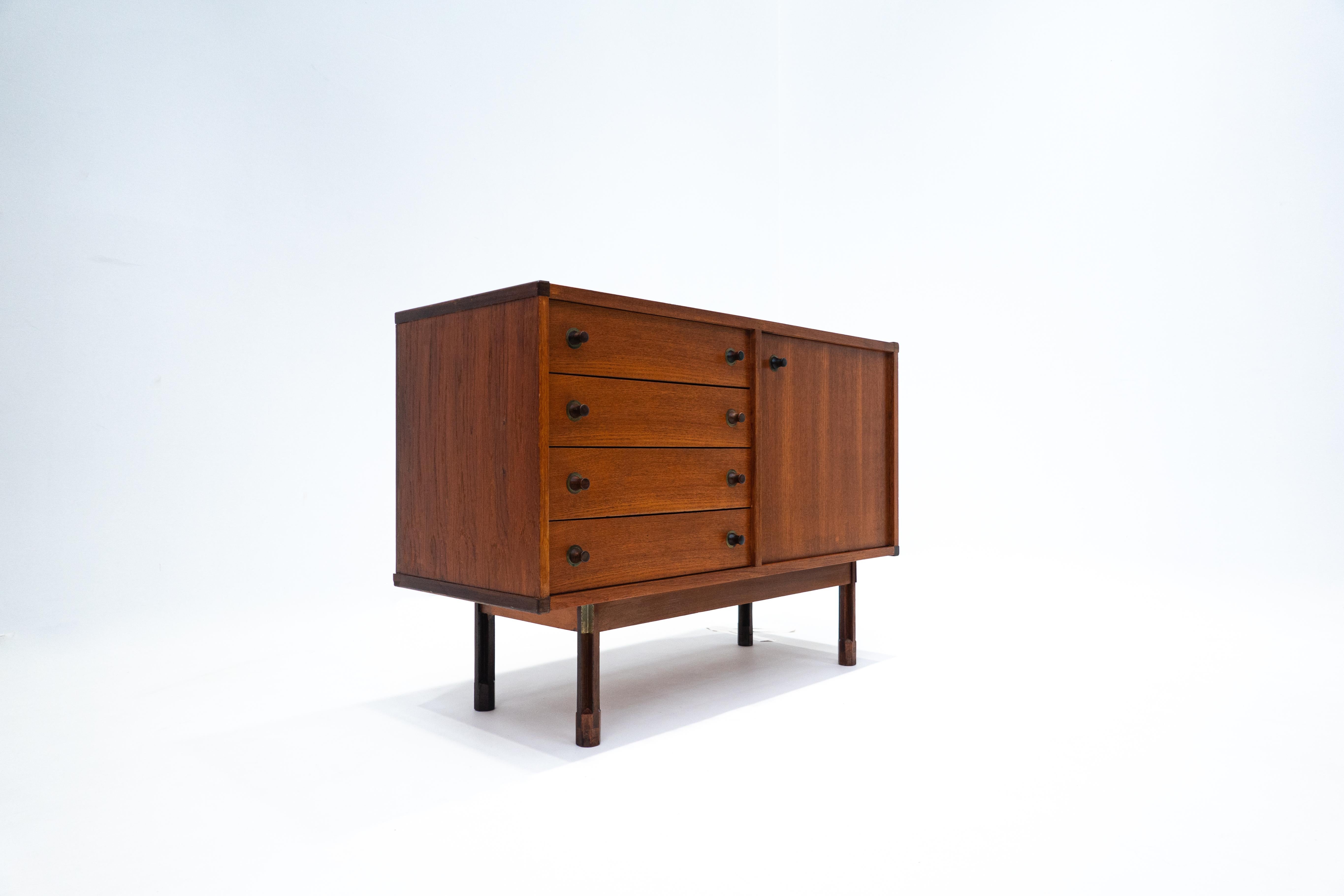 Mid-Century Modern Italian Wooden Chest of Drawers, 1960s In Good Condition In Brussels, BE