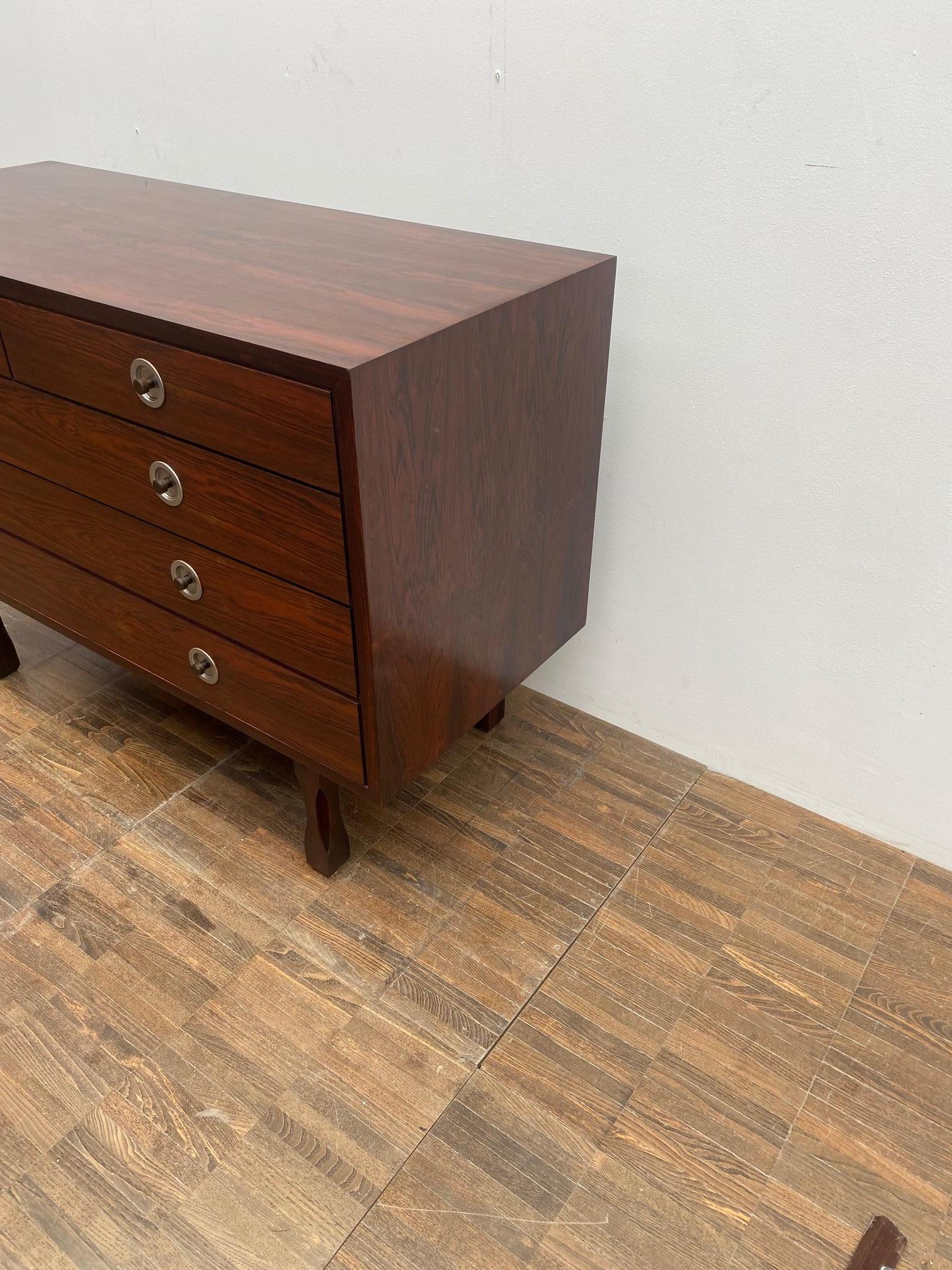 Mid-Century Modern Italian Wooden Chest of drawers For Sale 1