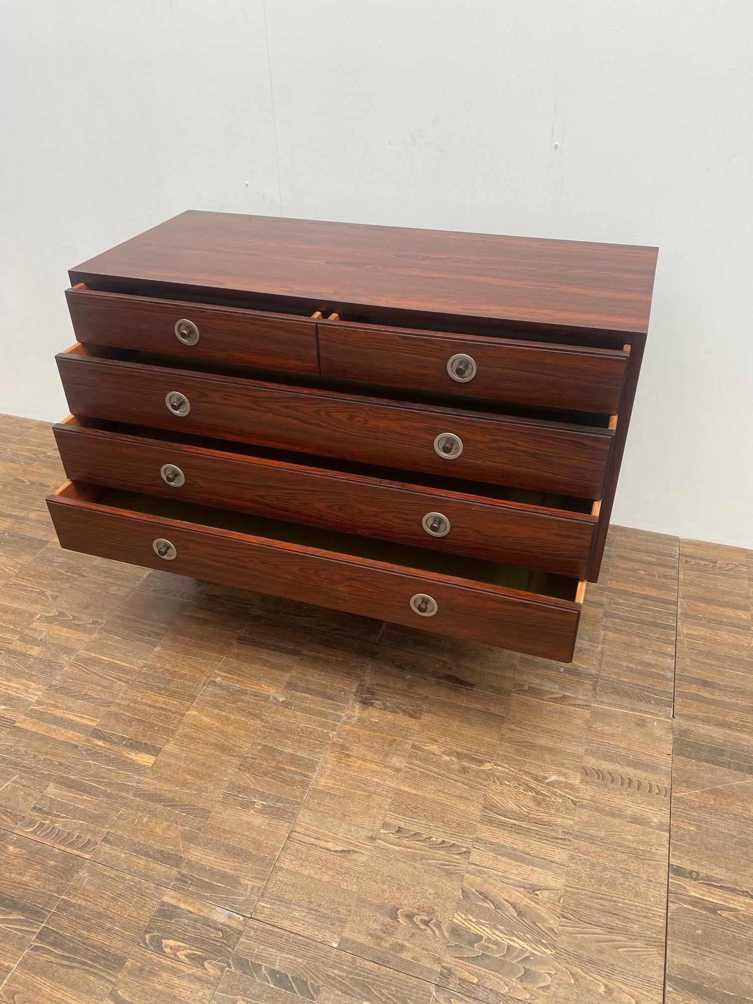 Mid-Century Modern Italian Wooden Chest of drawers For Sale 2