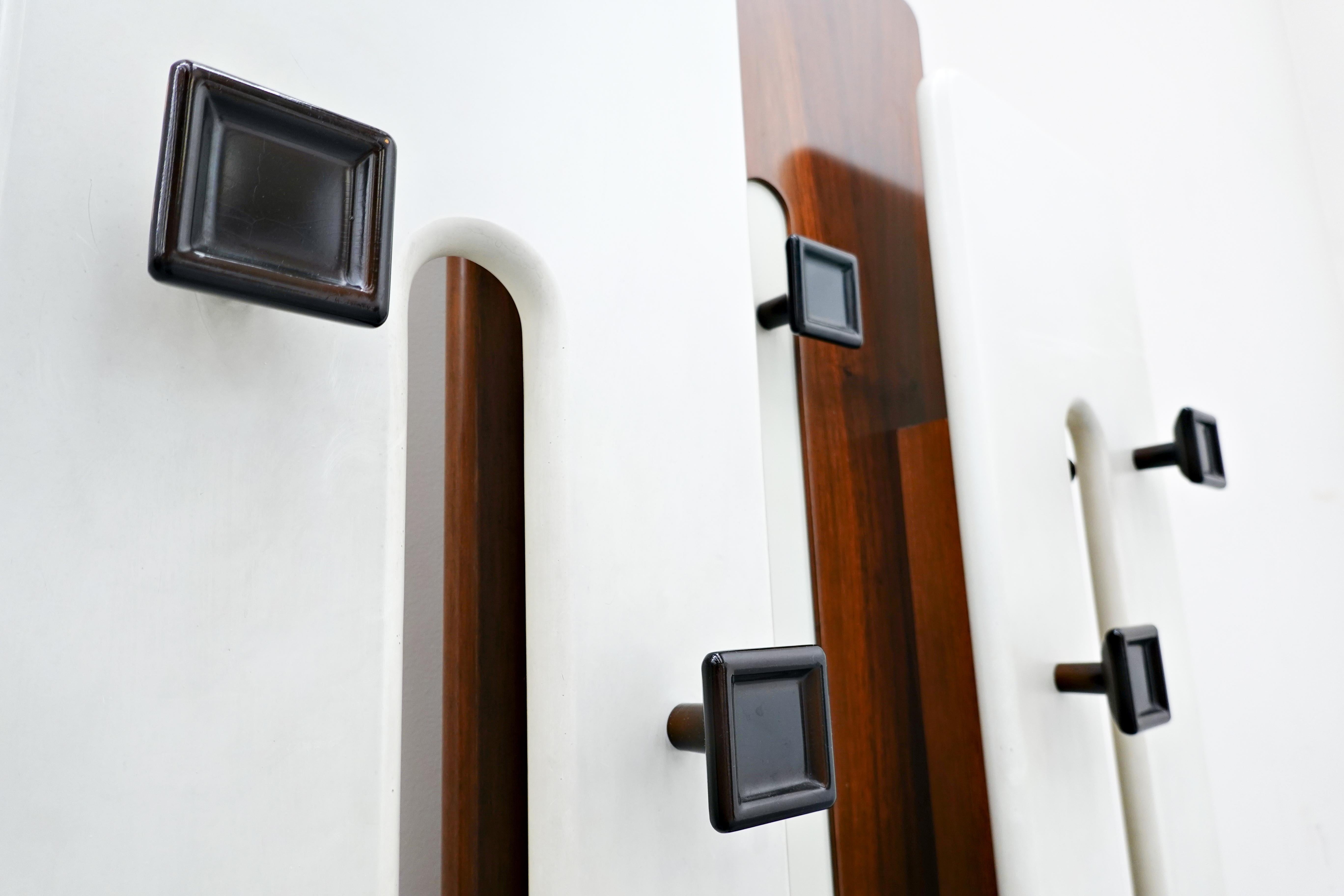 Mid-Century Modern Italian Wooden Coat Rack, 1960s In Good Condition For Sale In Brussels, BE