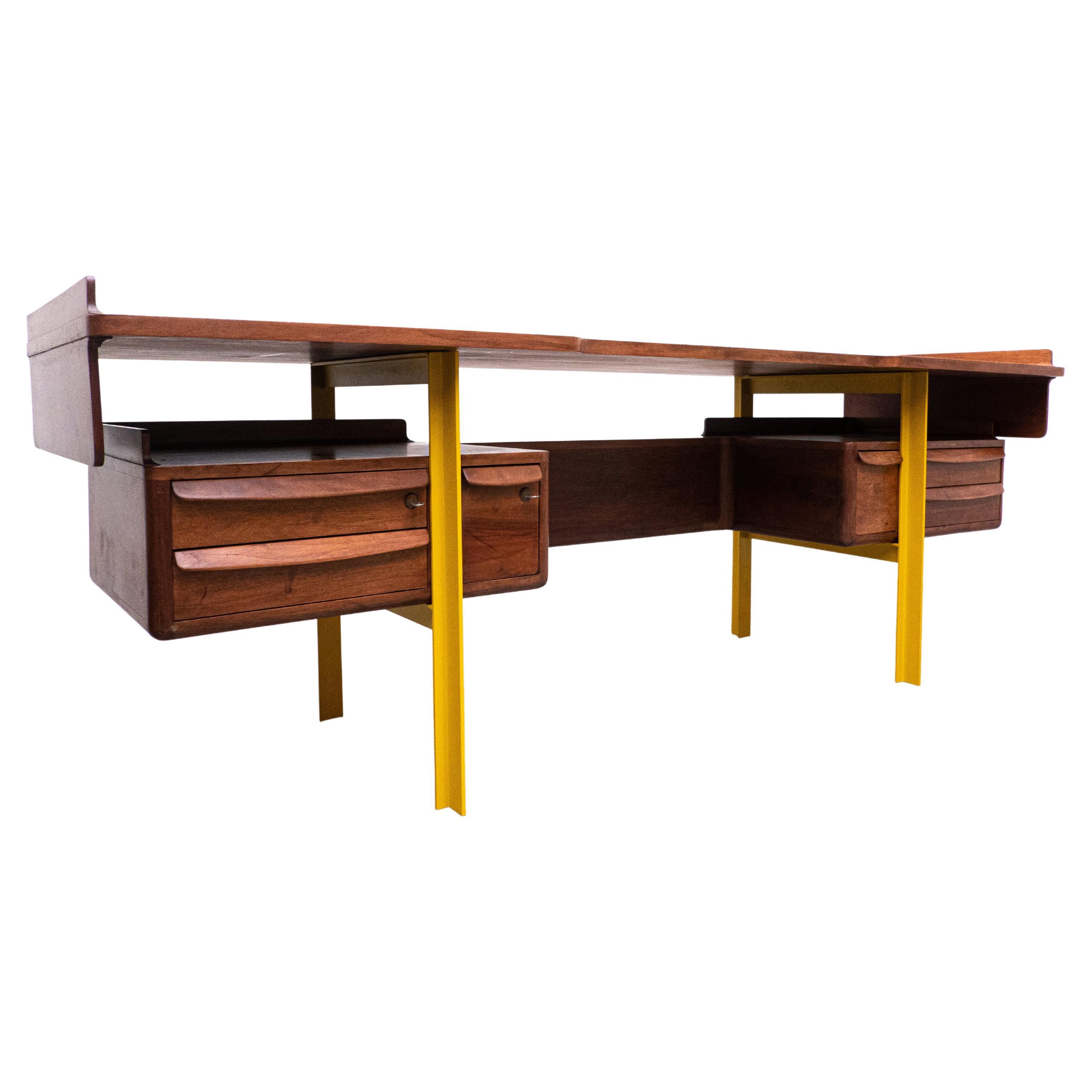 Mid-Century Modern Italian Wooden Desk, Walnut, 1960s For Sale