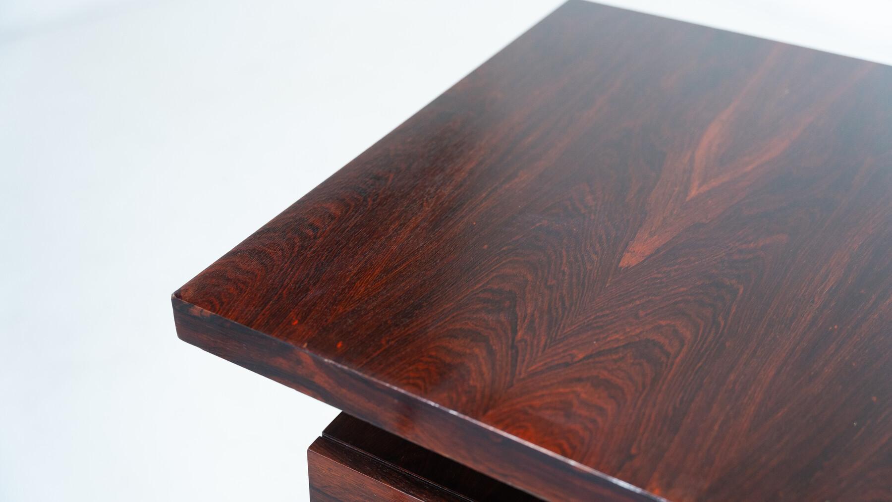 Mid-Century Modern Italian Wooden Desk with Drawers, 1960s in vendita 4