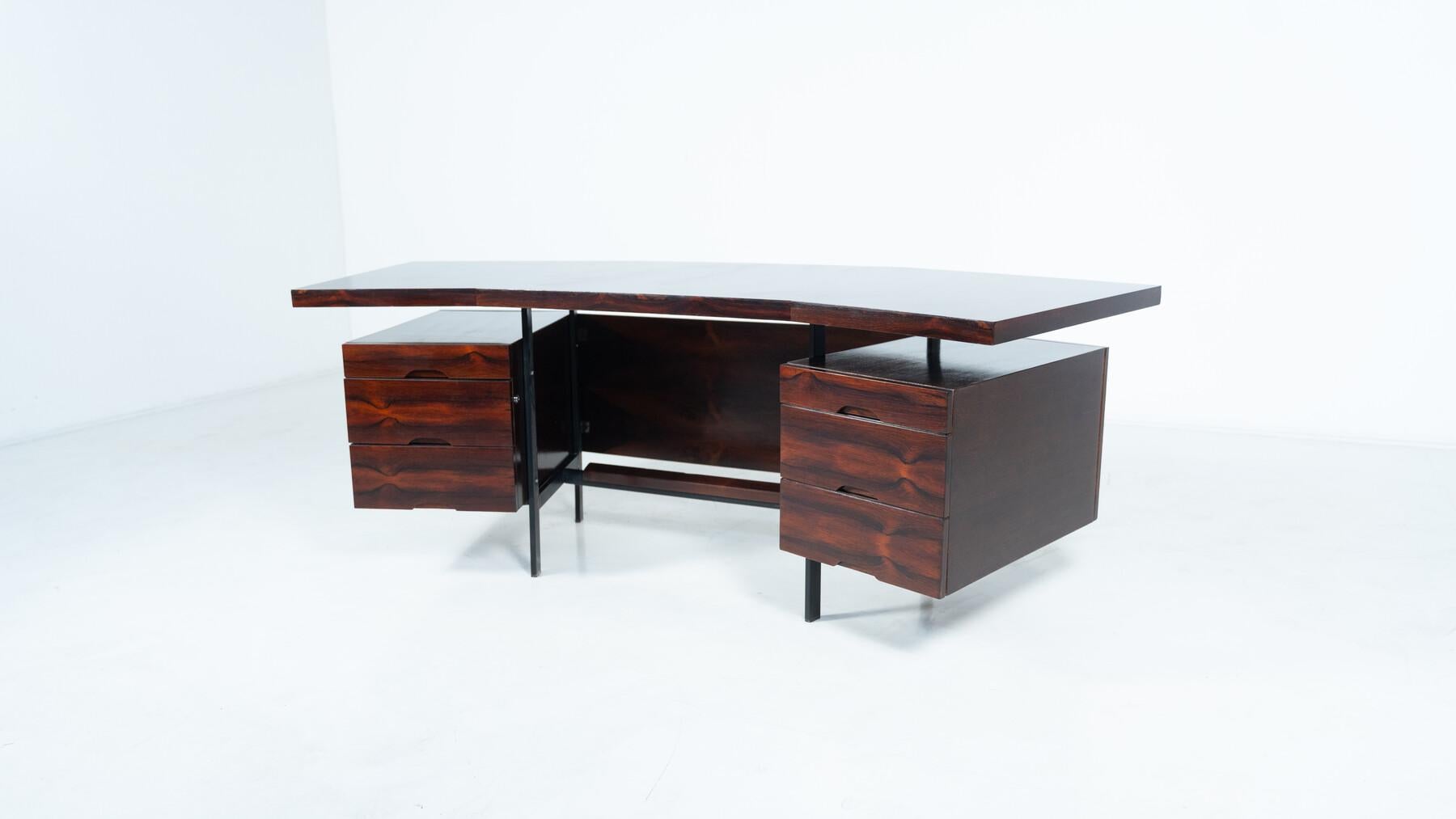 Mid-Century Modern Italian Wooden Desk with Drawers, 1960s in vendita 8