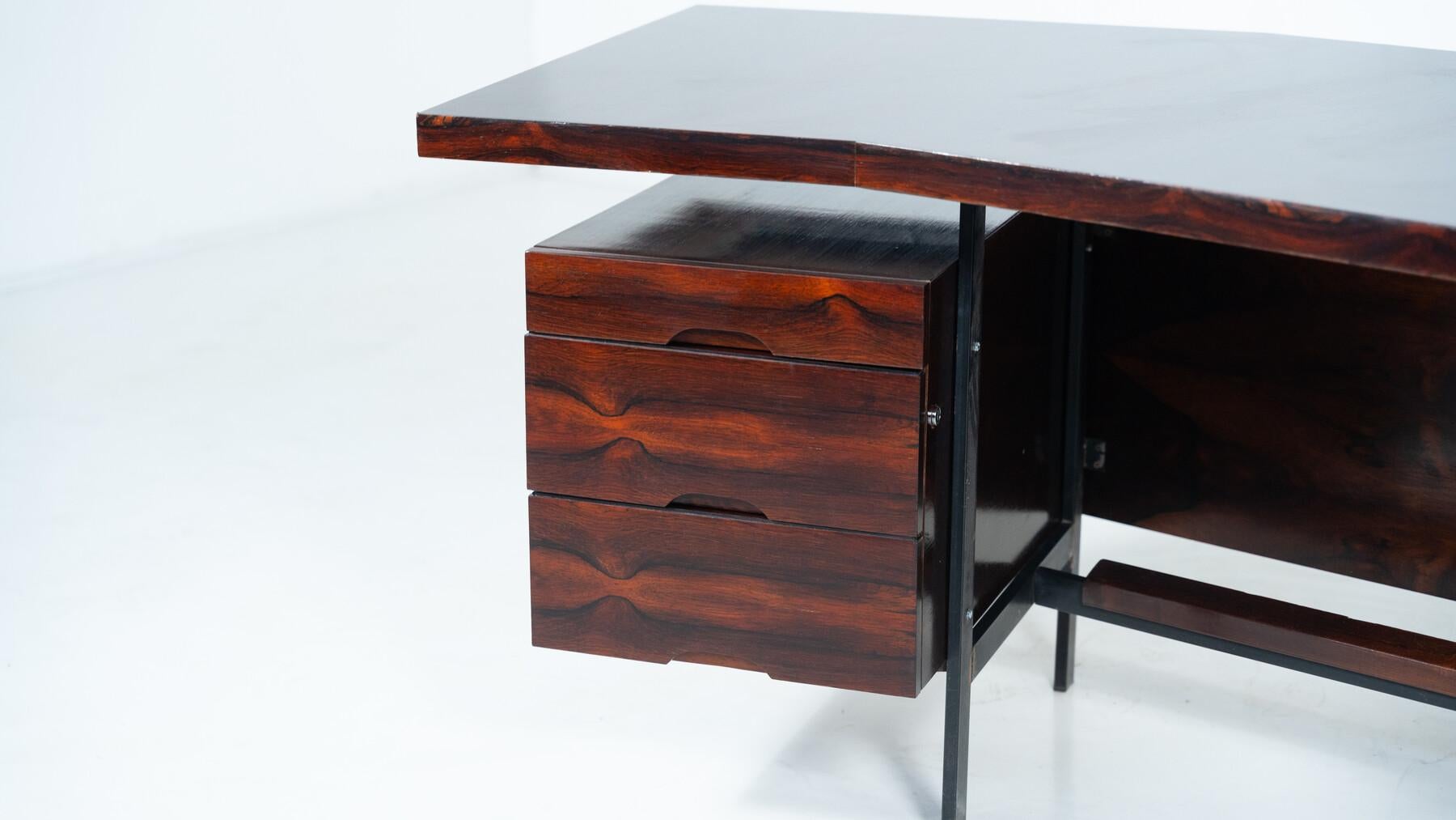 Mid-Century Modern Italian Wooden Desk with Drawers, 1960s in vendita 9