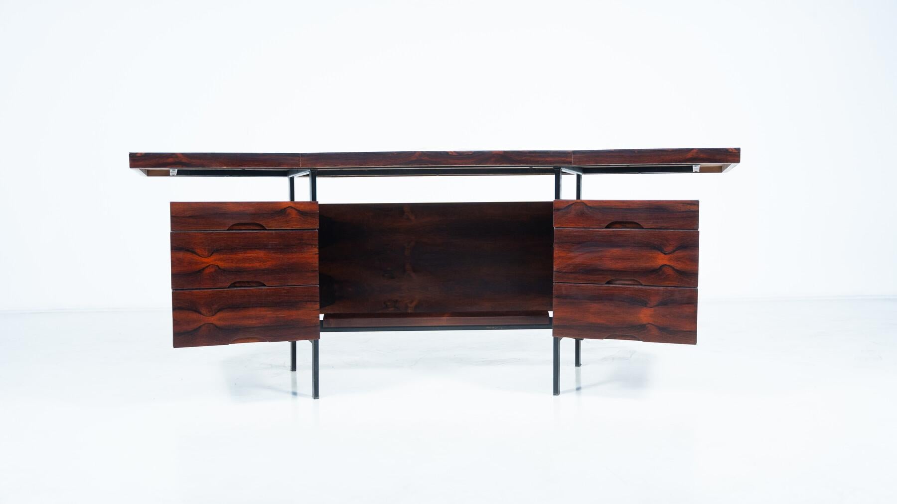 Mid-Century Modern Italian Wooden Desk with Drawers, 1960s in vendita 10
