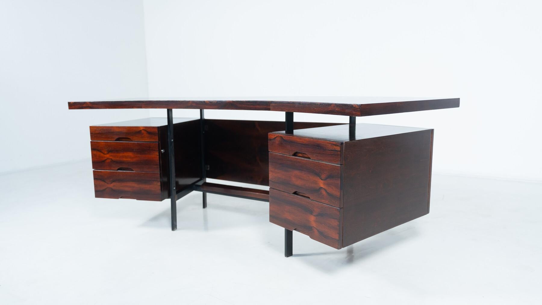 Mid-Century Modern Italian Wooden Desk with Drawers, 1960s in vendita 11