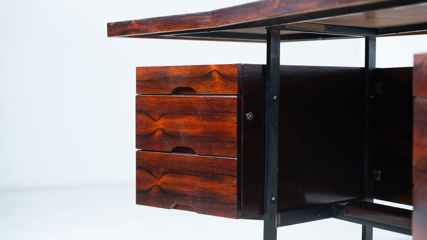 Metà XX secolo Mid-Century Modern Italian Wooden Desk with Drawers, 1960s in vendita