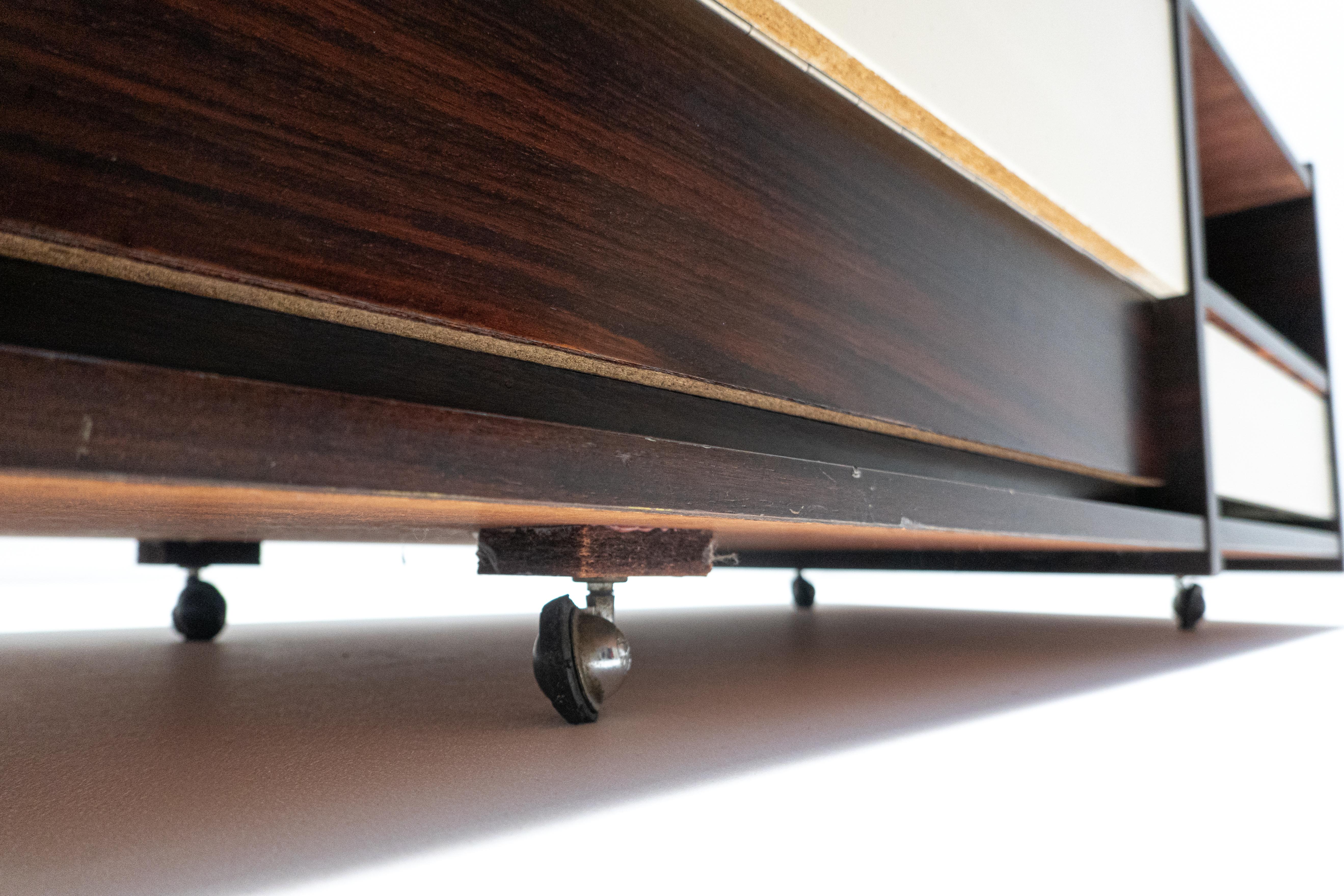 Mid-Century Modern Italian Wooden Sideboard, 1960s For Sale 3