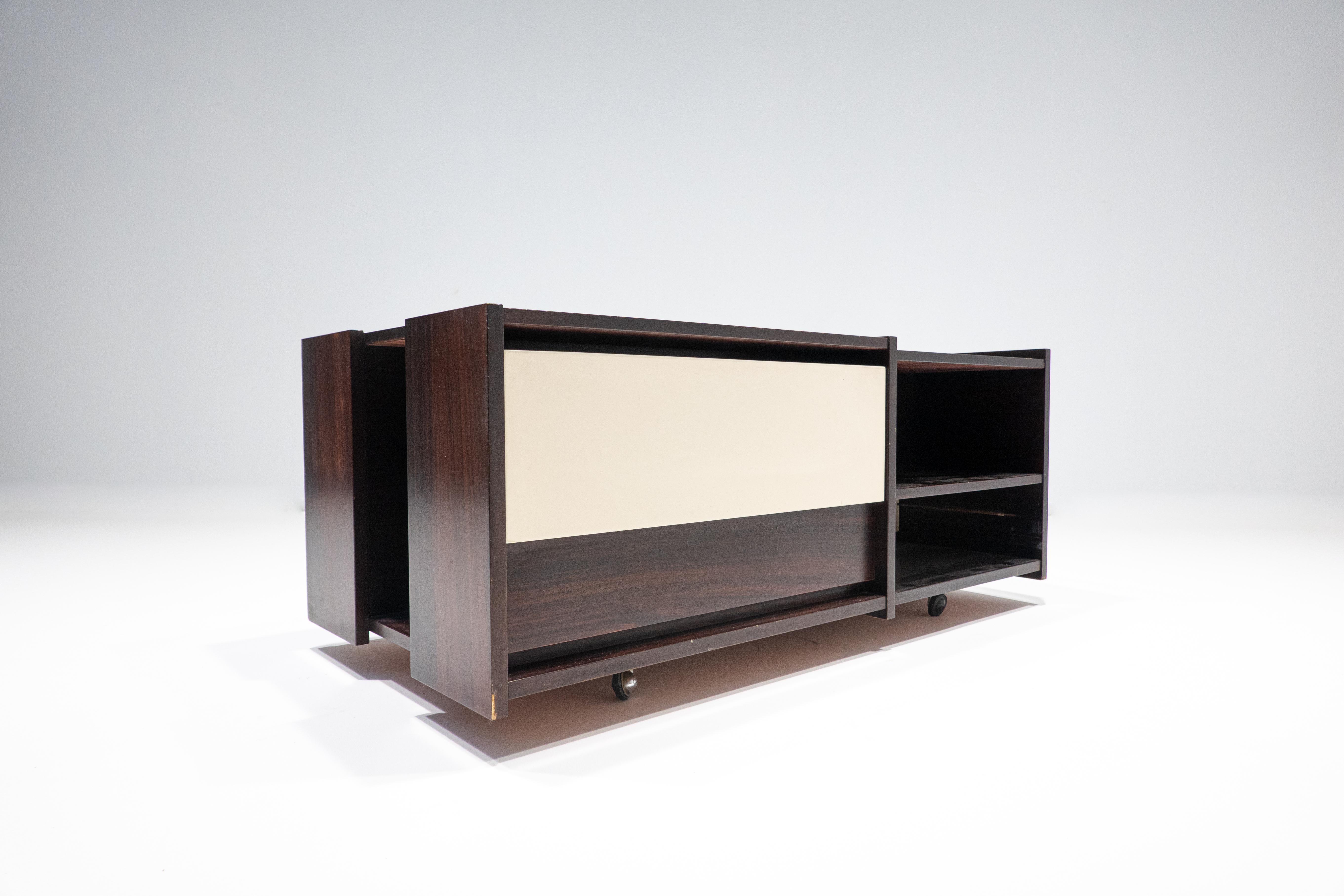 Mid-Century Modern Italian Wooden Sideboard, 1960s For Sale 4
