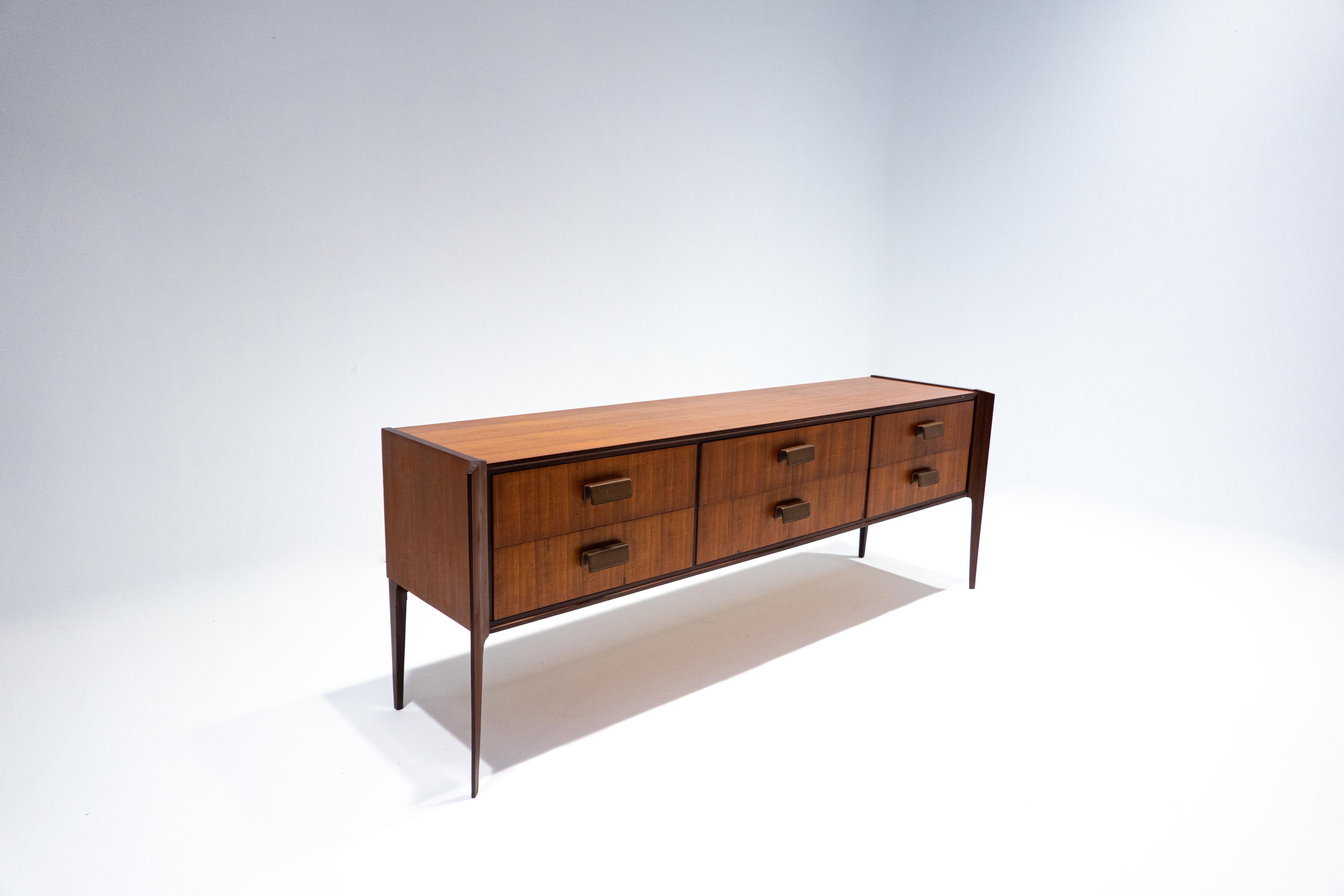 Mid-Century moderno Credenza italiana moderna di metà secolo in legno, teak, Italia, anni '60 in vendita