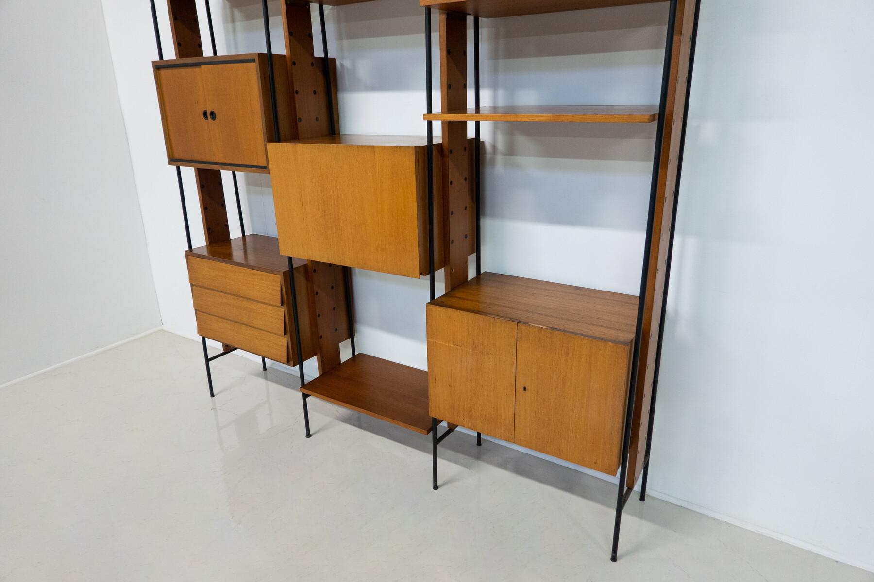 Mid-Century Modern Italian Wooden Wall Unit, 1960s In Good Condition For Sale In Brussels, BE