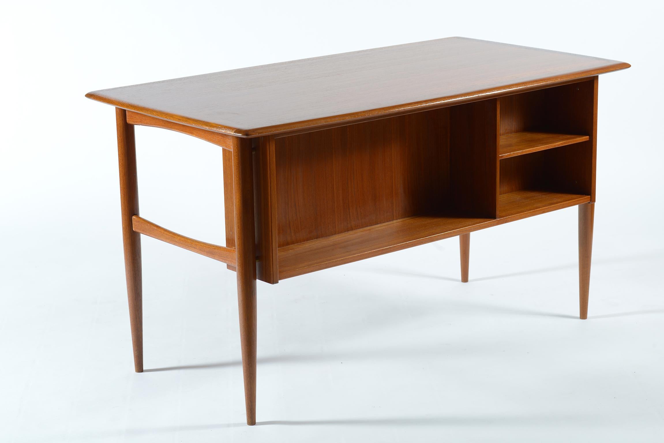 Mid-Century Modern Italian Writing Desk with Drawers and Bookcase, 1950s In Good Condition In Firenze, Toscana