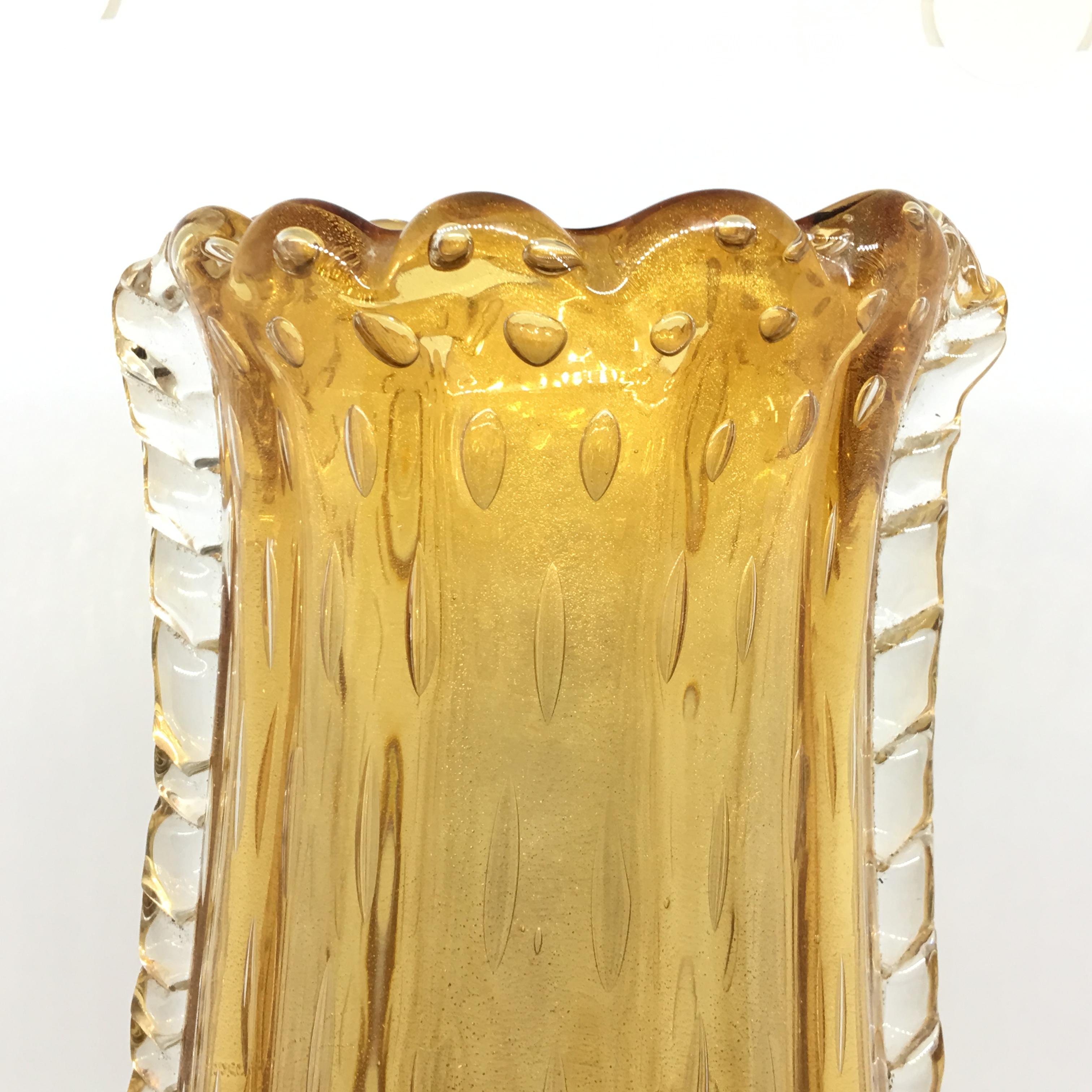 A yellow and gold Murano vase in the style of Barovier in perfect conditions.