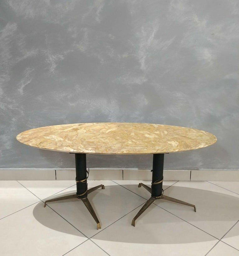 Mid-Century Modern Italian Yellow Marble and Brass Oval Coffee Table, 1950 For Sale 1