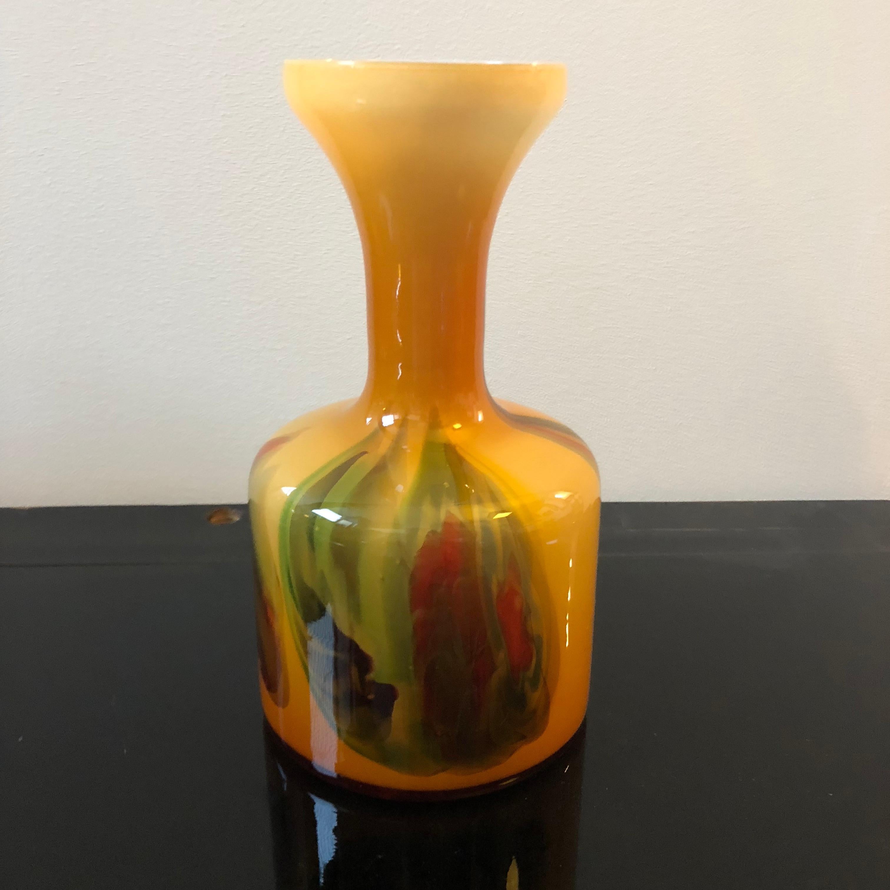 Mid-Century Modern Italian Yellow Opaline Vase, circa 1970 3