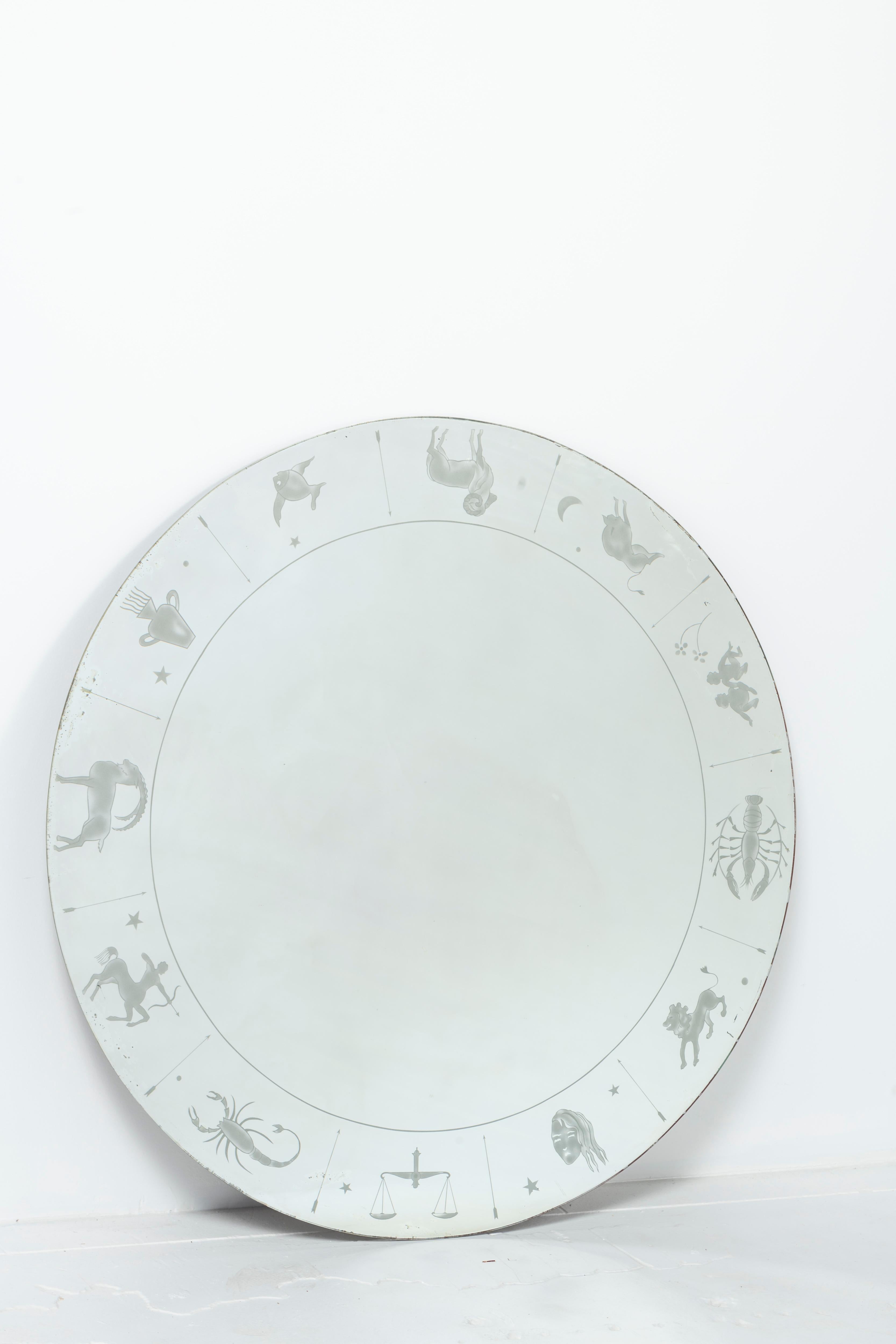 Specchio Zodiaco italiano della metà del secolo scorso, senza cornice. Questo specchio insolito può essere semplicemente incorniciato o installato o inserito in cima a un tavolo rotondo.