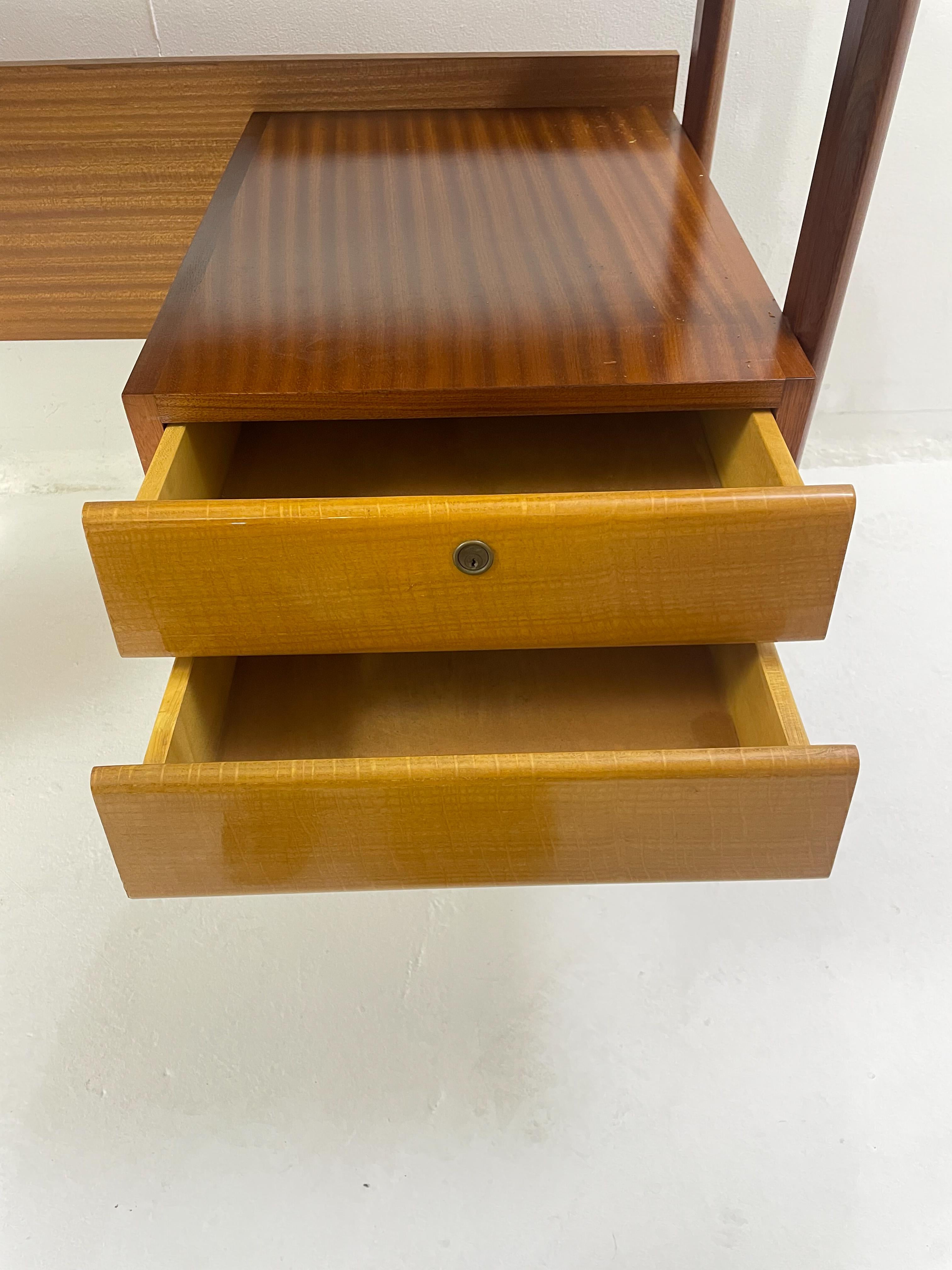 Moderner italienischer Holztisch aus der Mitte des Jahrhunderts, 1960er Jahre im Angebot 3