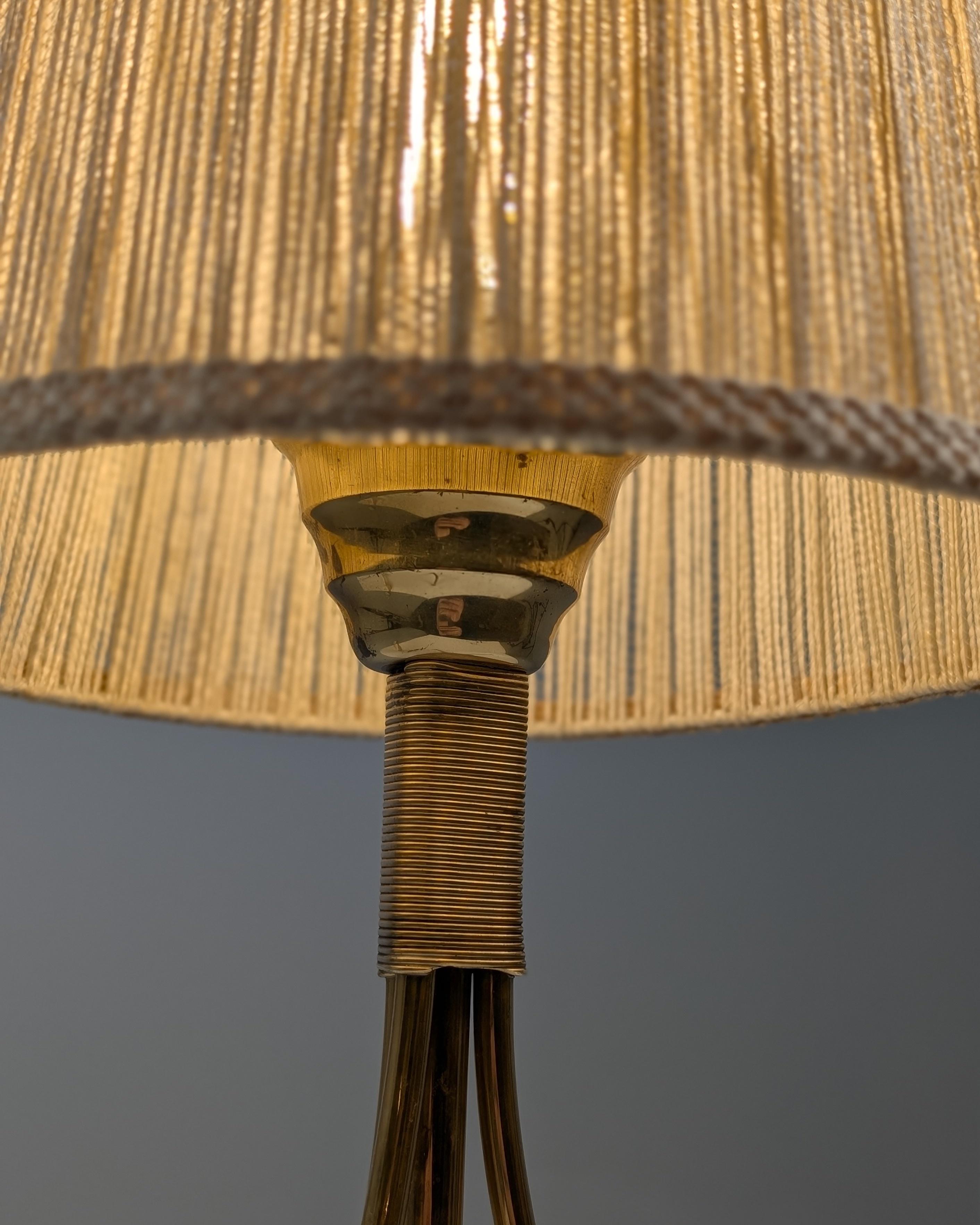 Lampe de table minimaliste Itsu, modèle EV 67, Finlande, années 1950 en vente 3