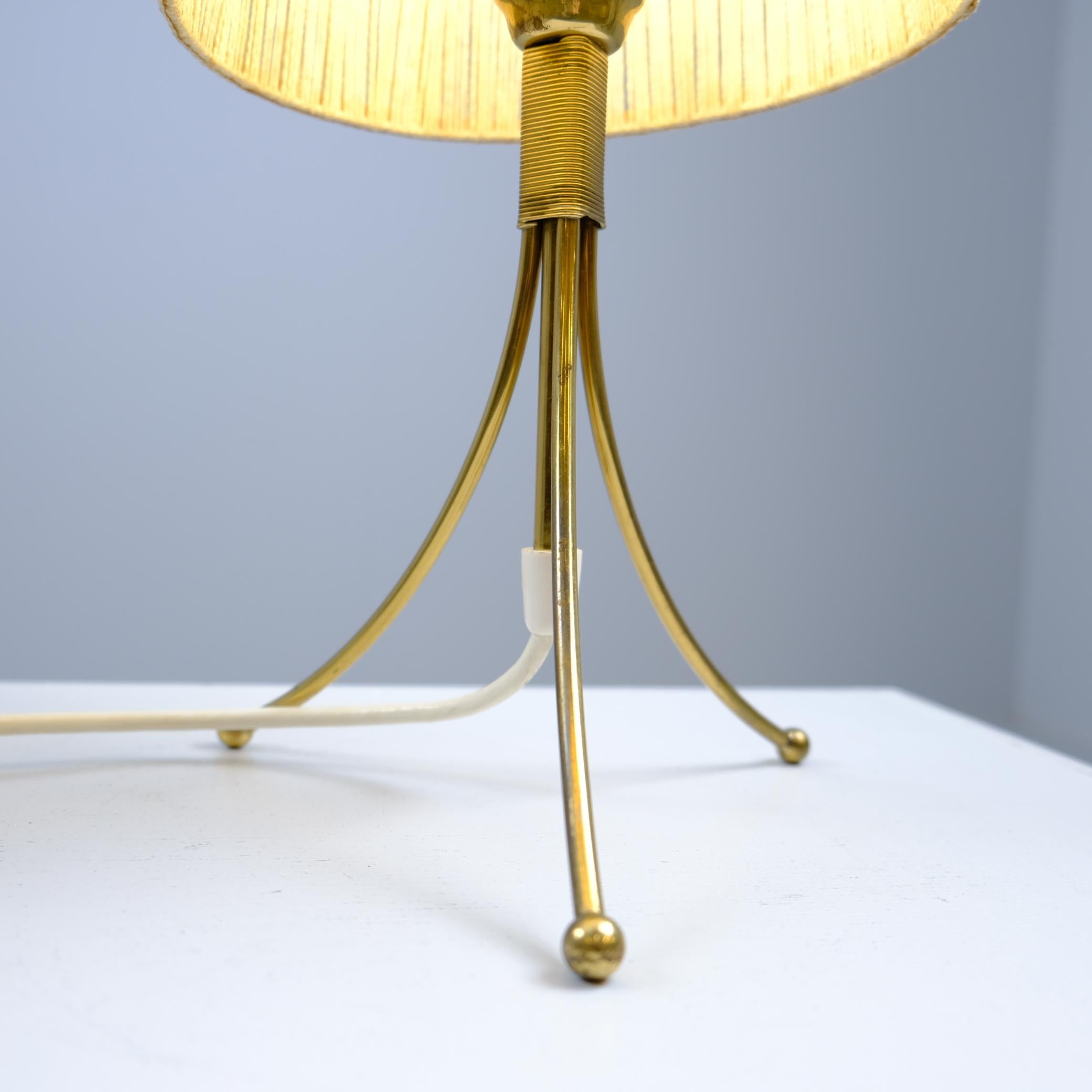 Lampe de table minimaliste Itsu, modèle EV 67, Finlande, années 1950 Bon état - En vente à Helsinki, FI