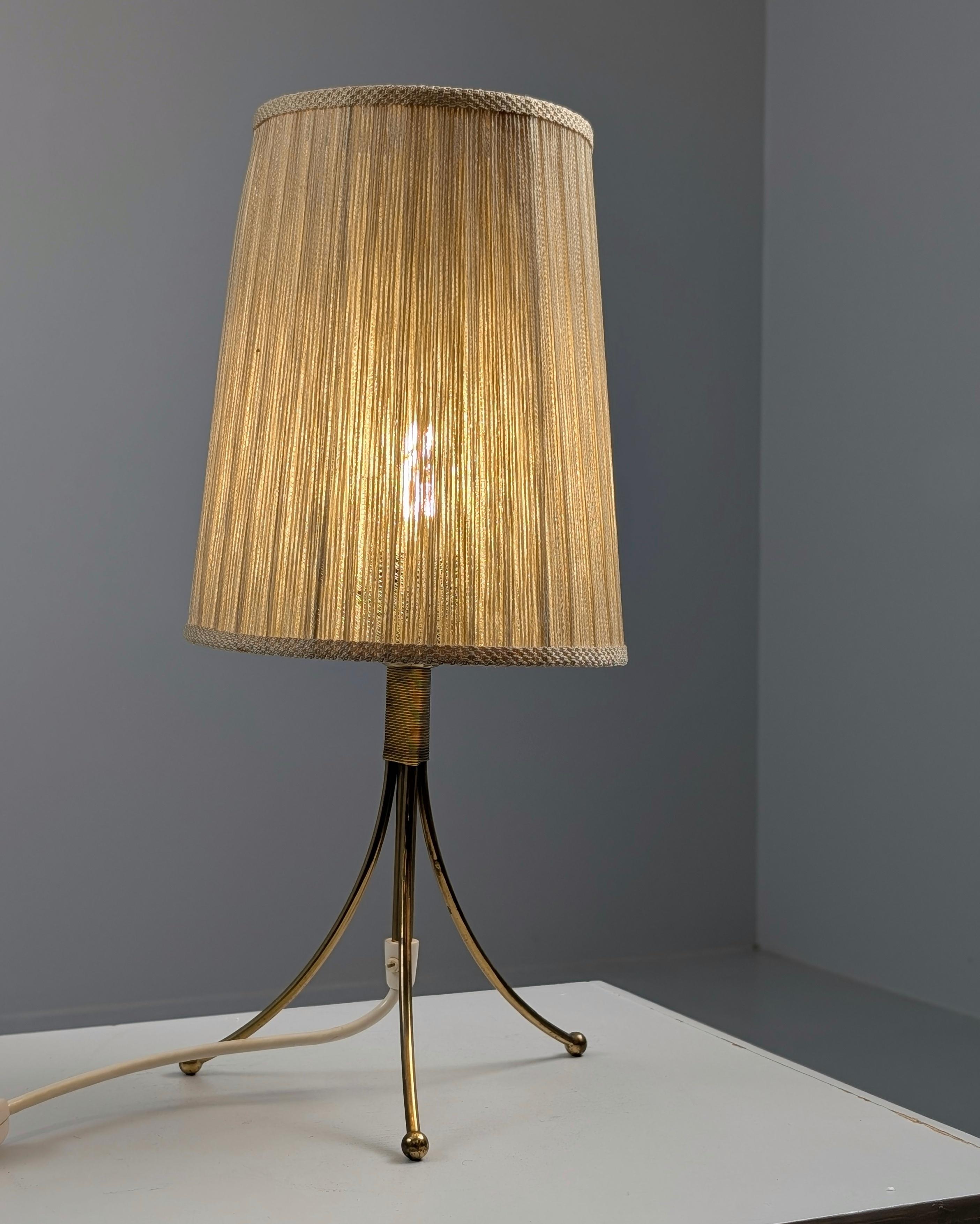 Lampe de table minimaliste Itsu, modèle EV 67, Finlande, années 1950 en vente 2