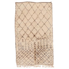 Mid-Century Modern Ivory Beni Ouarain Moroccan Berber Rug Vintage Mid-Century Modern Ivory Beni Ouarain Moroccan Berber Rug