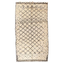 Mid-Century Modern Ivory Beni Ouarain Moroccan Berber Rug Vintage Mid-Century Modern Ivory Beni Ouarain Moroccan Berber Rug