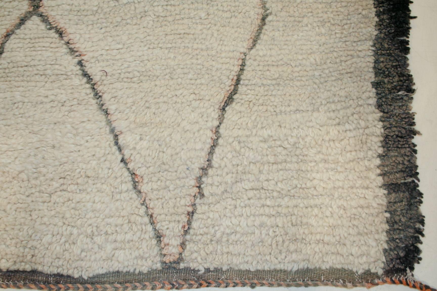 Mid-Century Modern Ivory Ground Square Moroccan Berber Rug In Excellent Condition In Milan, IT