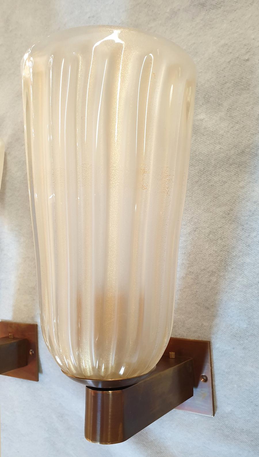 Neoclassical Mid-Century Modern Ivory Murano Glass Sconces Barovier, Italy 1970  In Excellent Condition In Dallas, TX