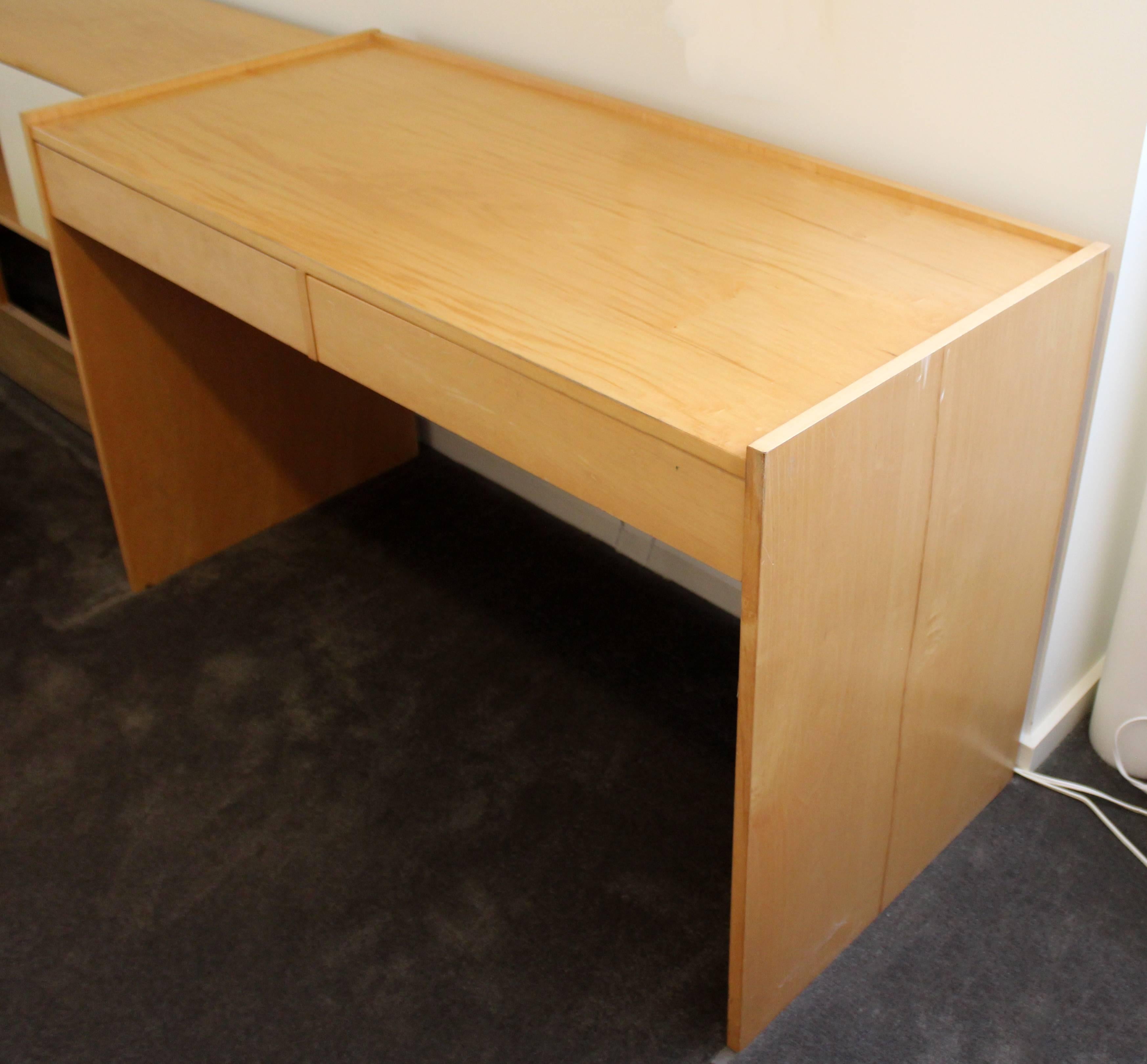 Mid-Century Modern Jack Cartwright for Founders Maple Desk Two-Drawer, 1960s In Good Condition In Keego Harbor, MI