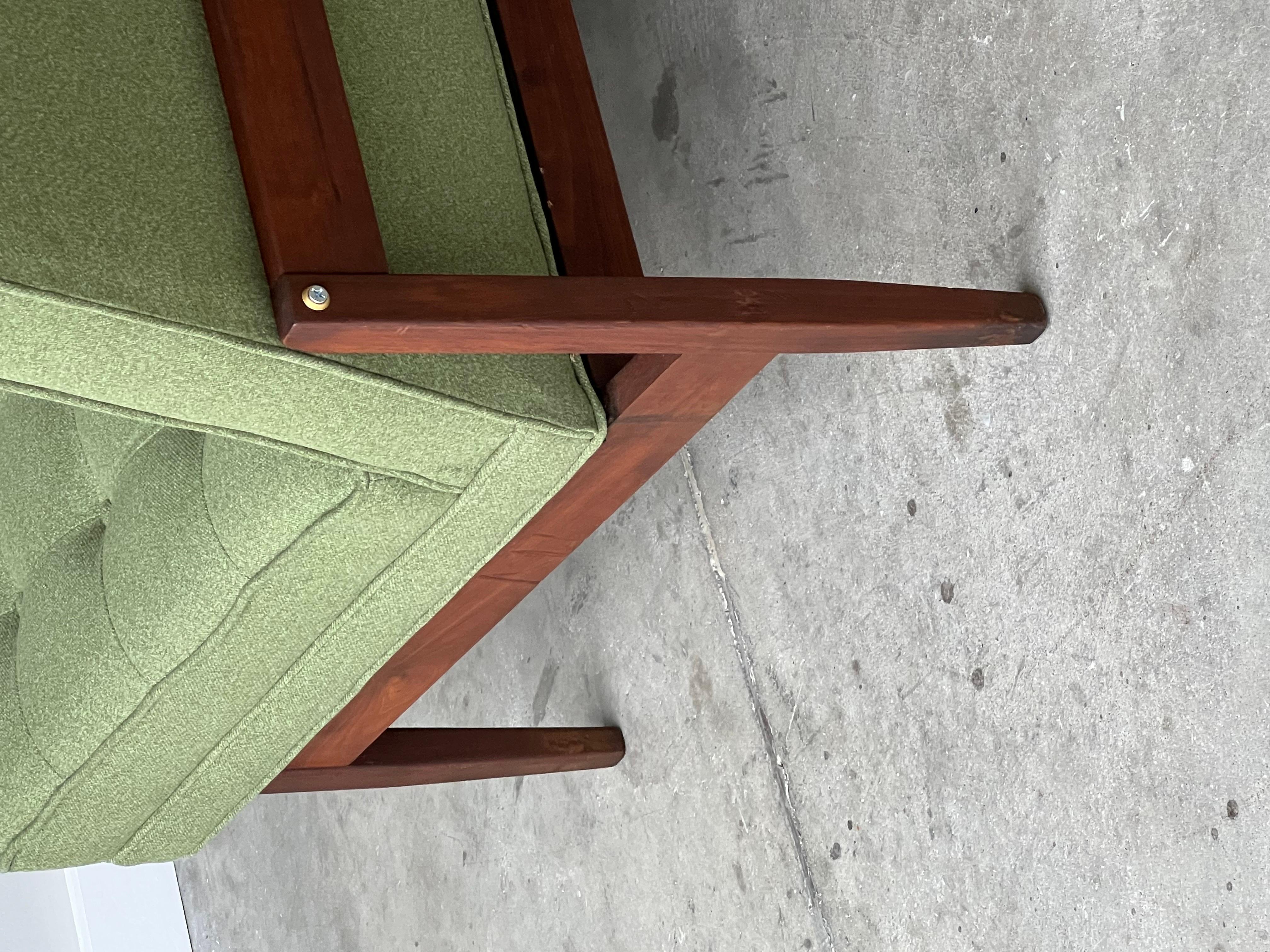 Mid-Century Modern Jack Cartwright for Founders Sofa 2