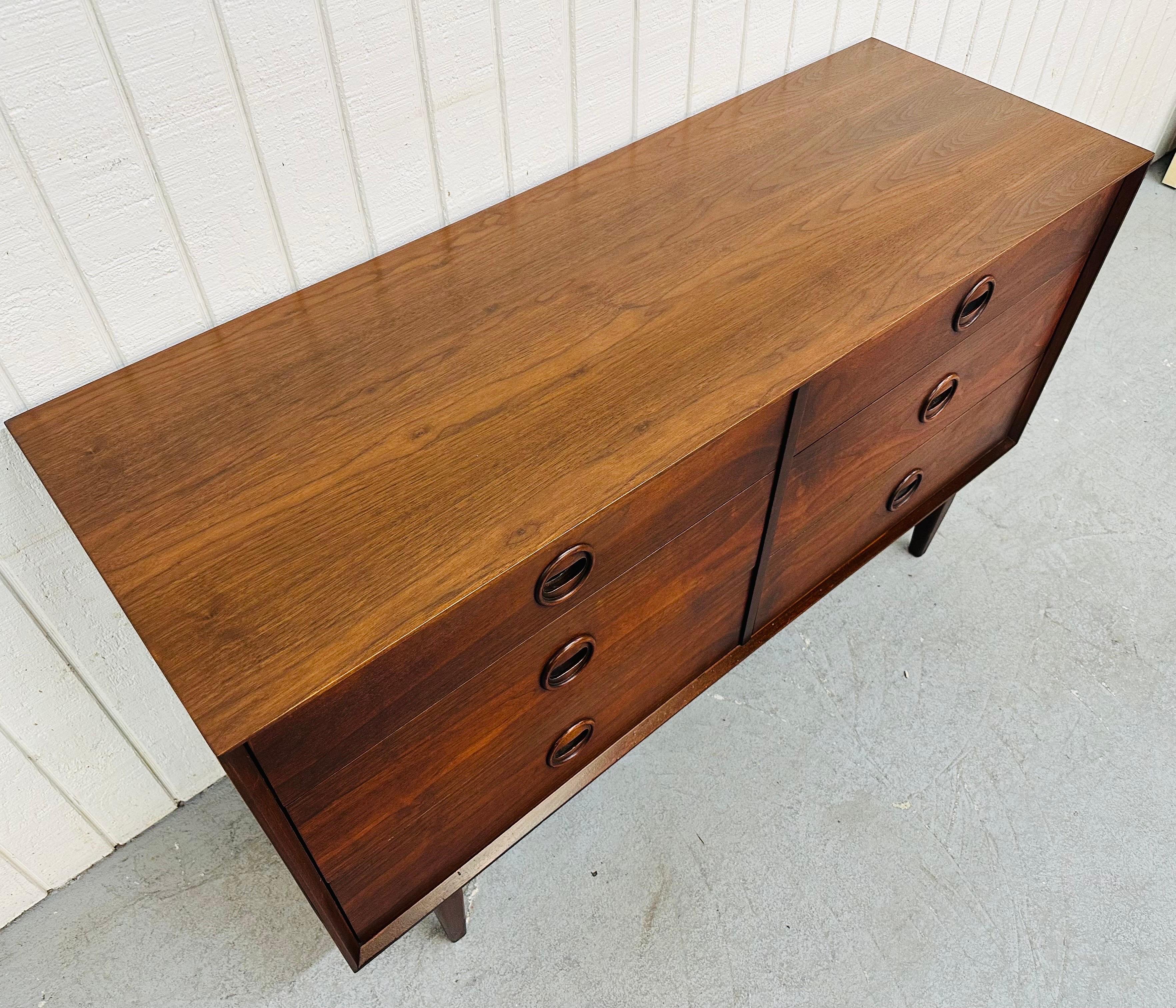 Mid-Century Modern Jack Cartwright Walnut Dresser In Good Condition In Clarksboro, NJ