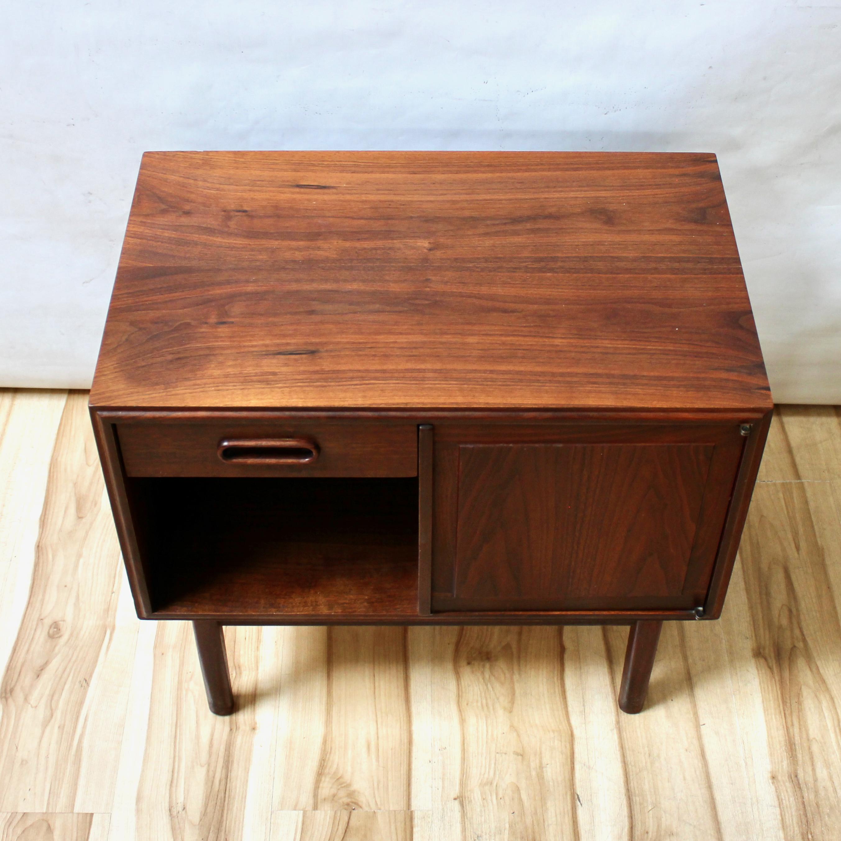 Mid-Century Modern Jack Cartwright Walnut Nightstand/Cabinet 2