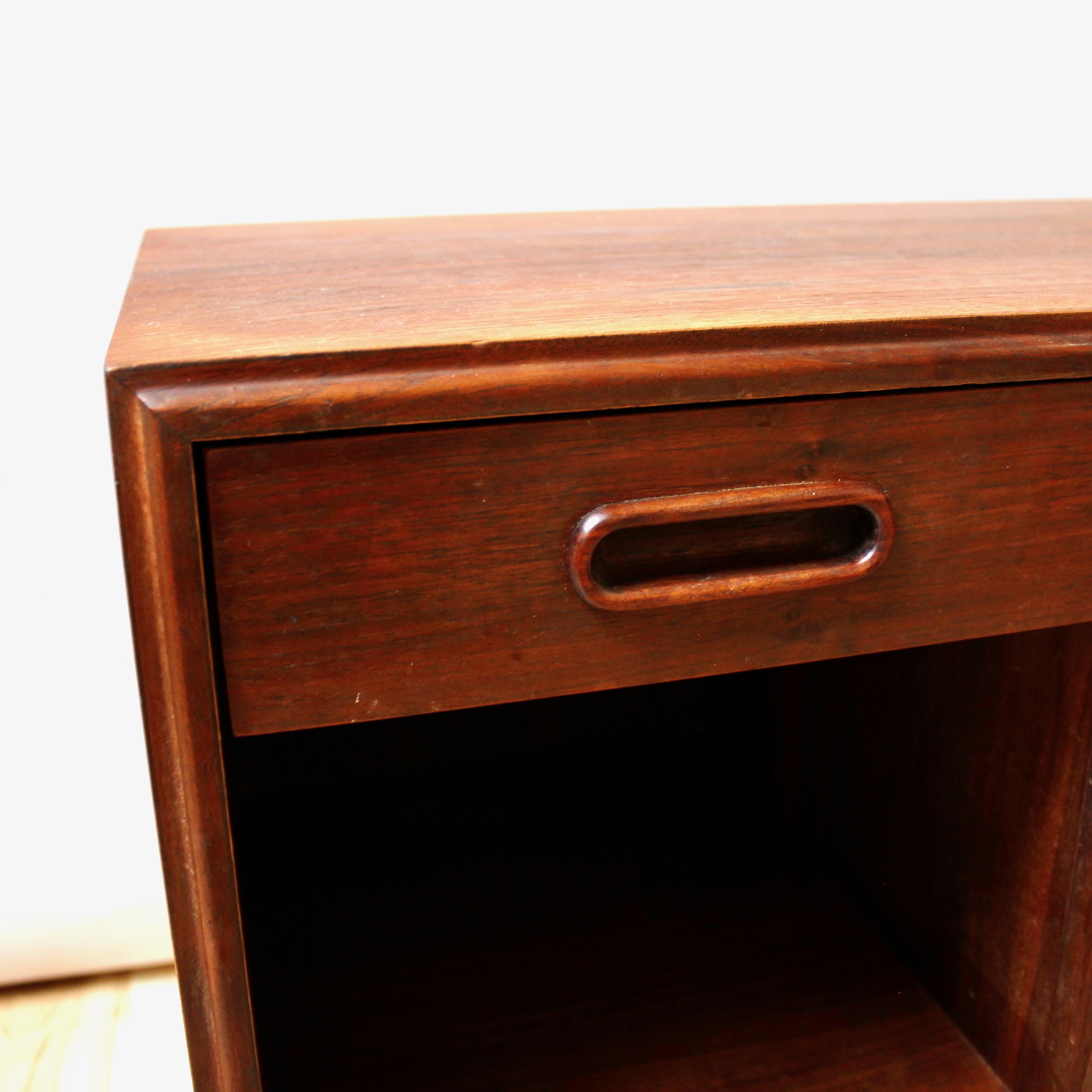 Mid-Century Modern Jack Cartwright Walnut Nightstand/Cabinet 4