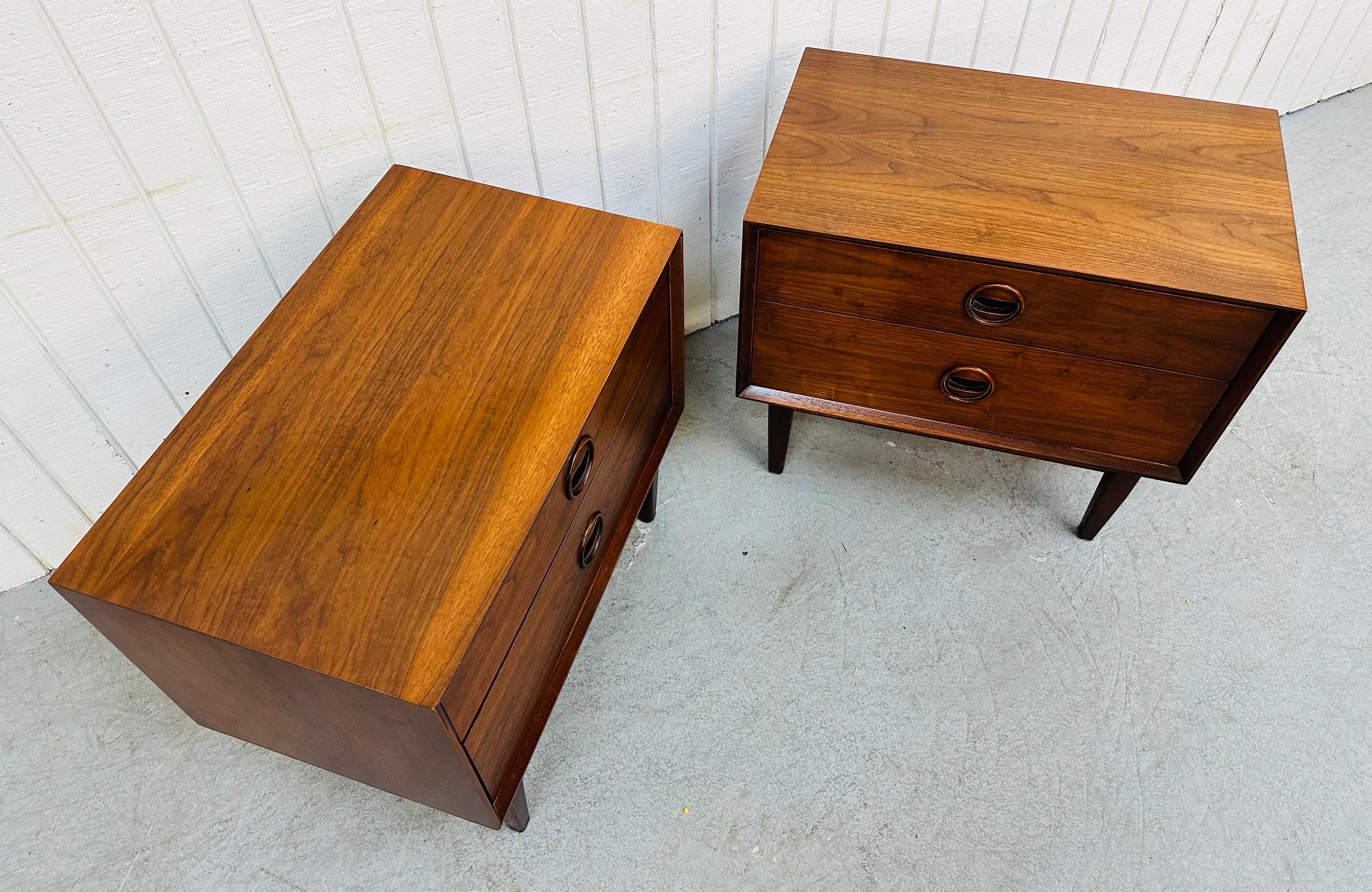 Mid-Century Modern Jack Cartwright Walnut Nightstands, Set of 2 In Good Condition In Clarksboro, NJ