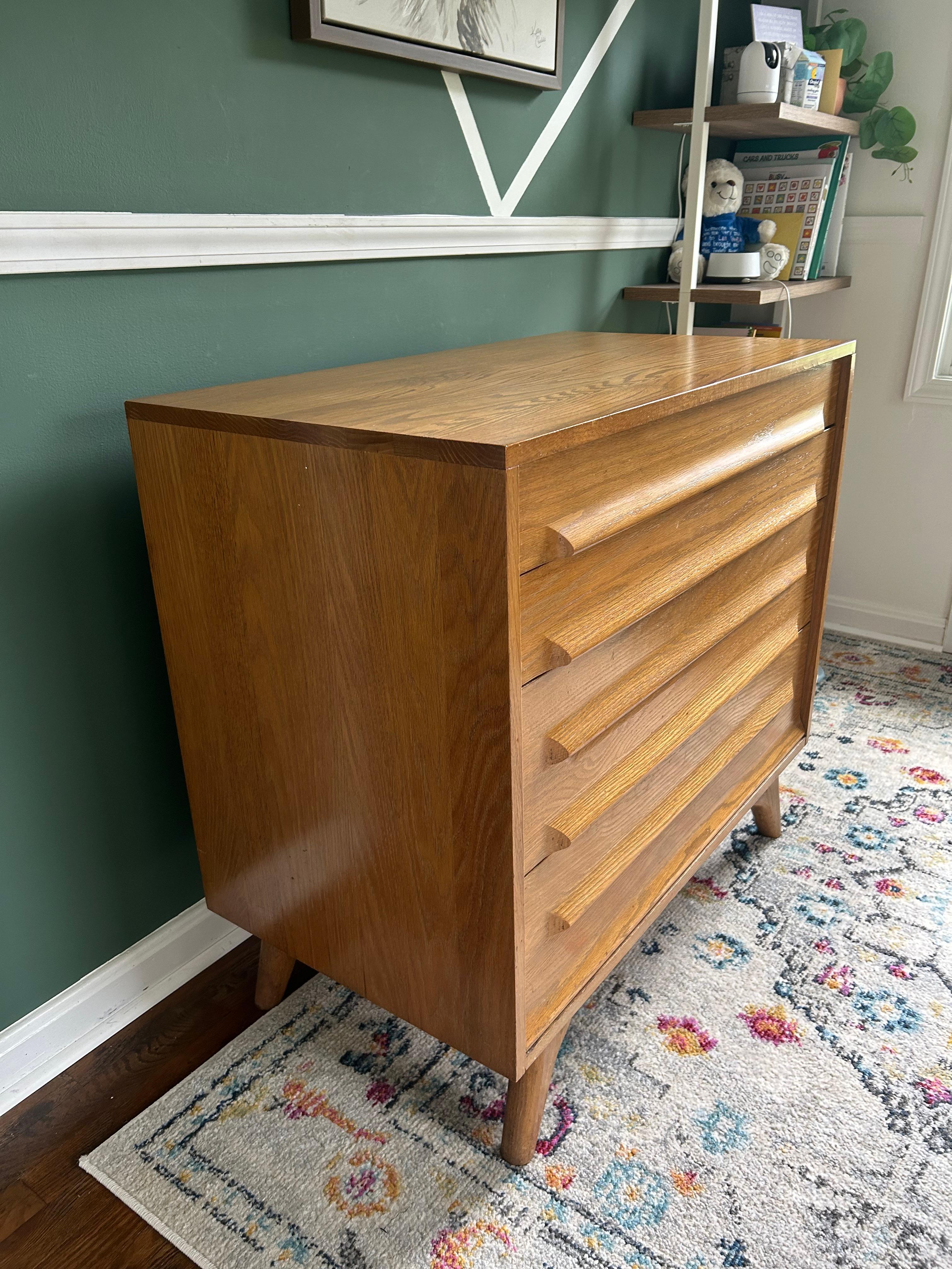 Mid-Century Modern Jack Van Der Molan Gentleman's Dresser for Vanleigh In Good Condition For Sale In Medina, OH